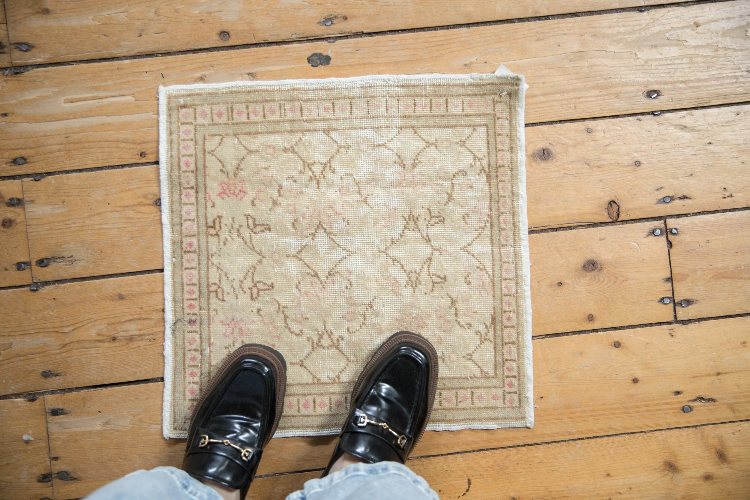1.5x1.5 Vintage Distressed Kayseri Square Rug Mat - Image 2