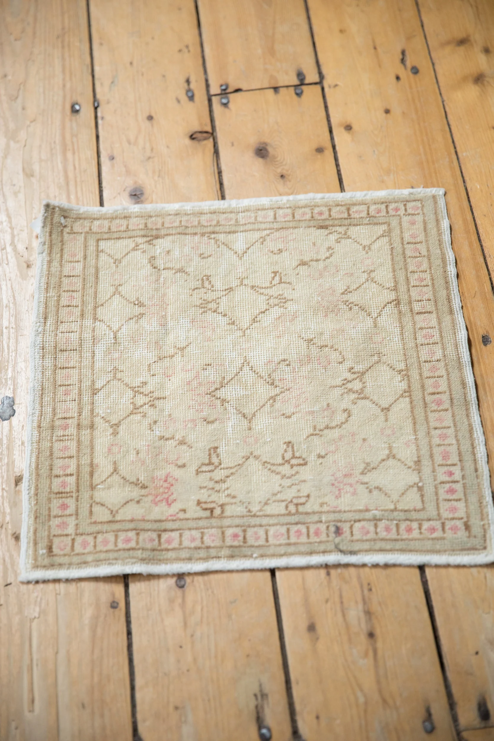 1.5x1.5 Vintage Distressed Kayseri Square Rug Mat - Image 5