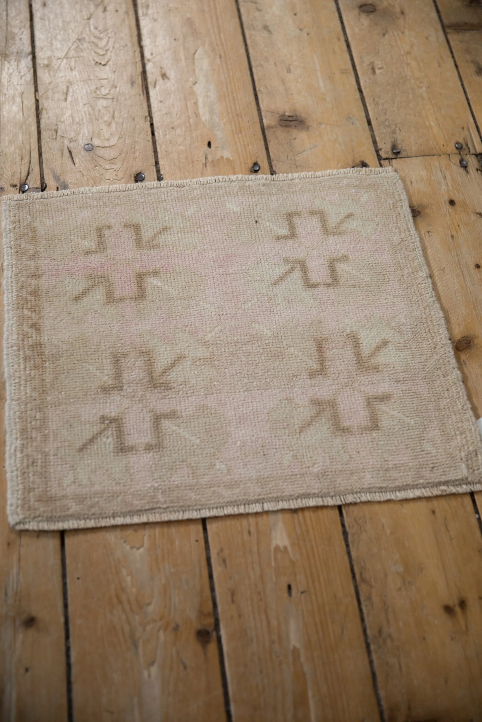 1.5x1.5 Vintage Distressed Oushak Square Rug Mat - Image 3