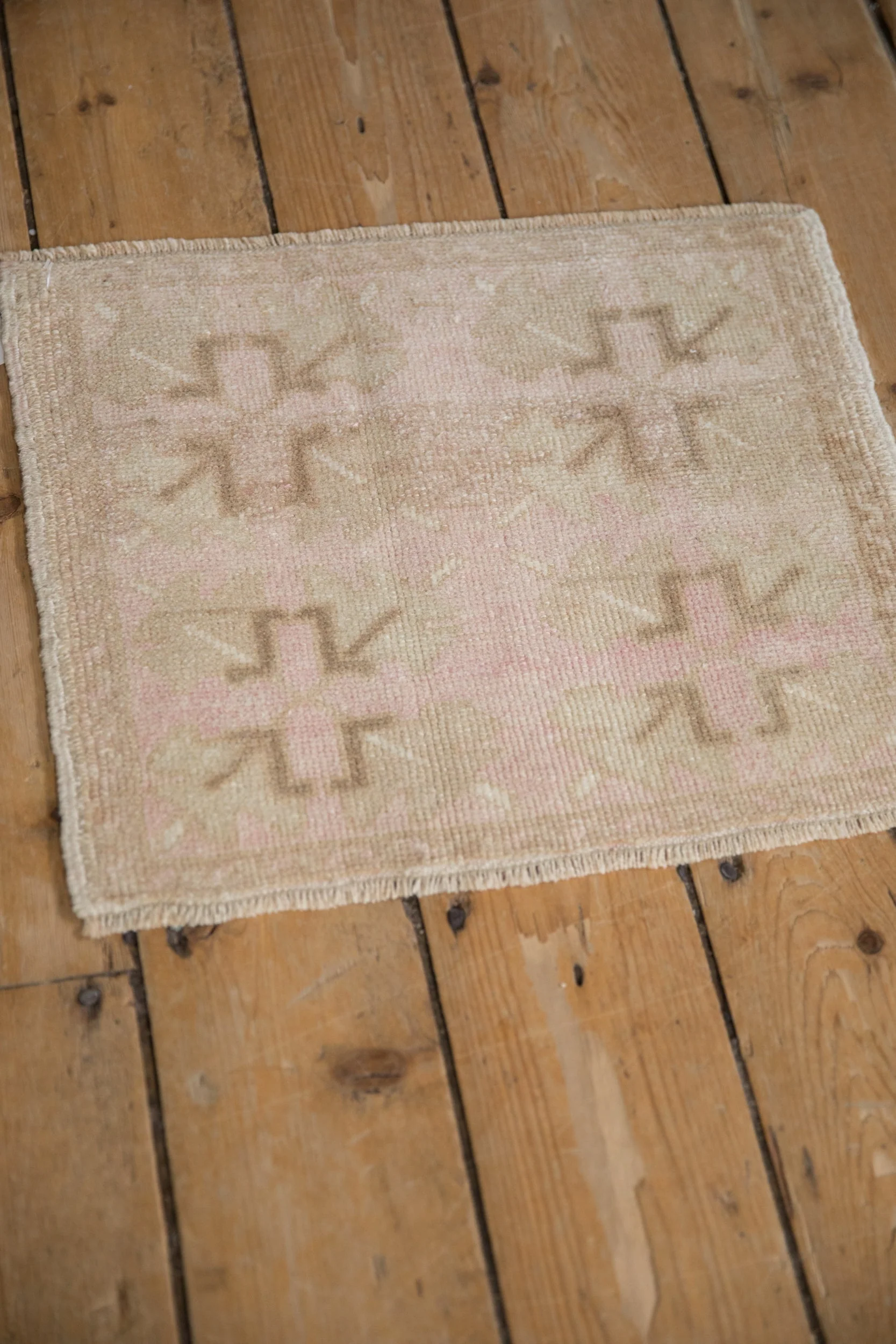 1.5x1.5 Vintage Distressed Oushak Square Rug Mat - Image 4