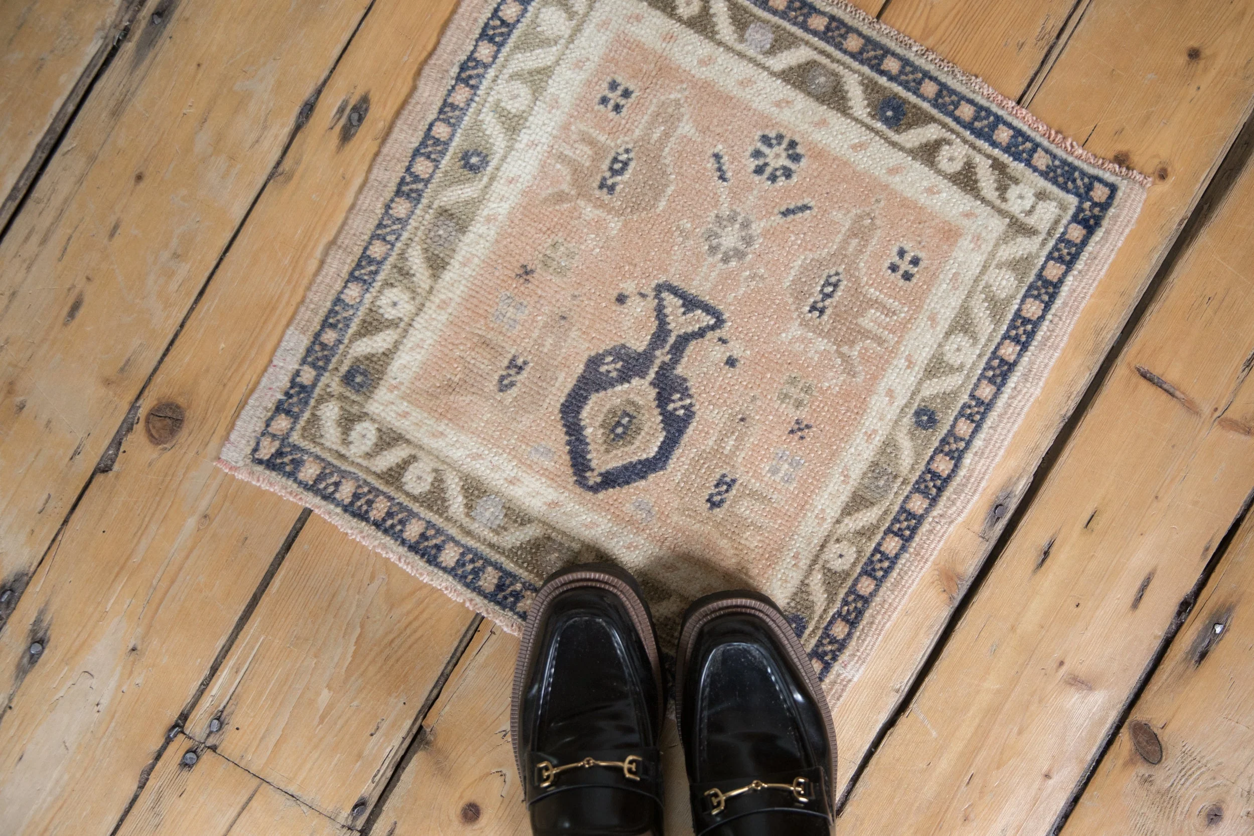 1.5x1.5 Vintage Distressed Oushak Square Rug Mat - Image 2