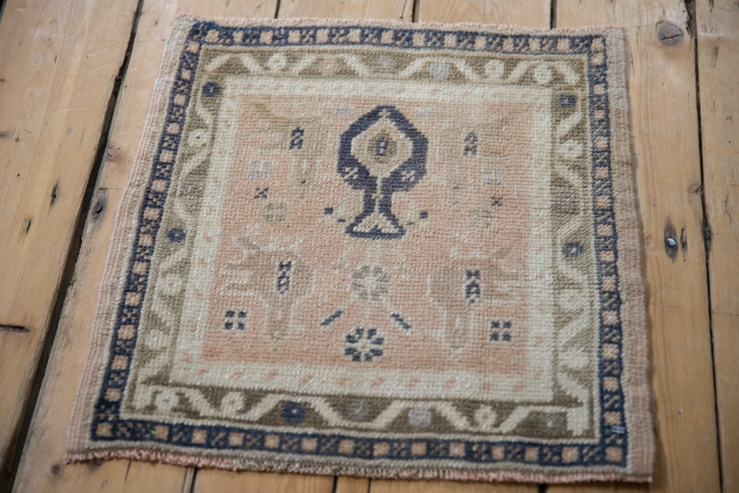 1.5x1.5 Vintage Distressed Oushak Square Rug Mat - Image 5