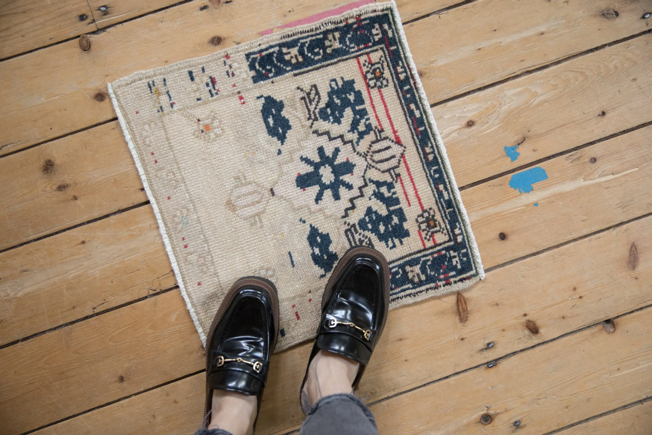 1.5x1.5 Vintage Distressed Oushak Square Rug Mat - Image 2