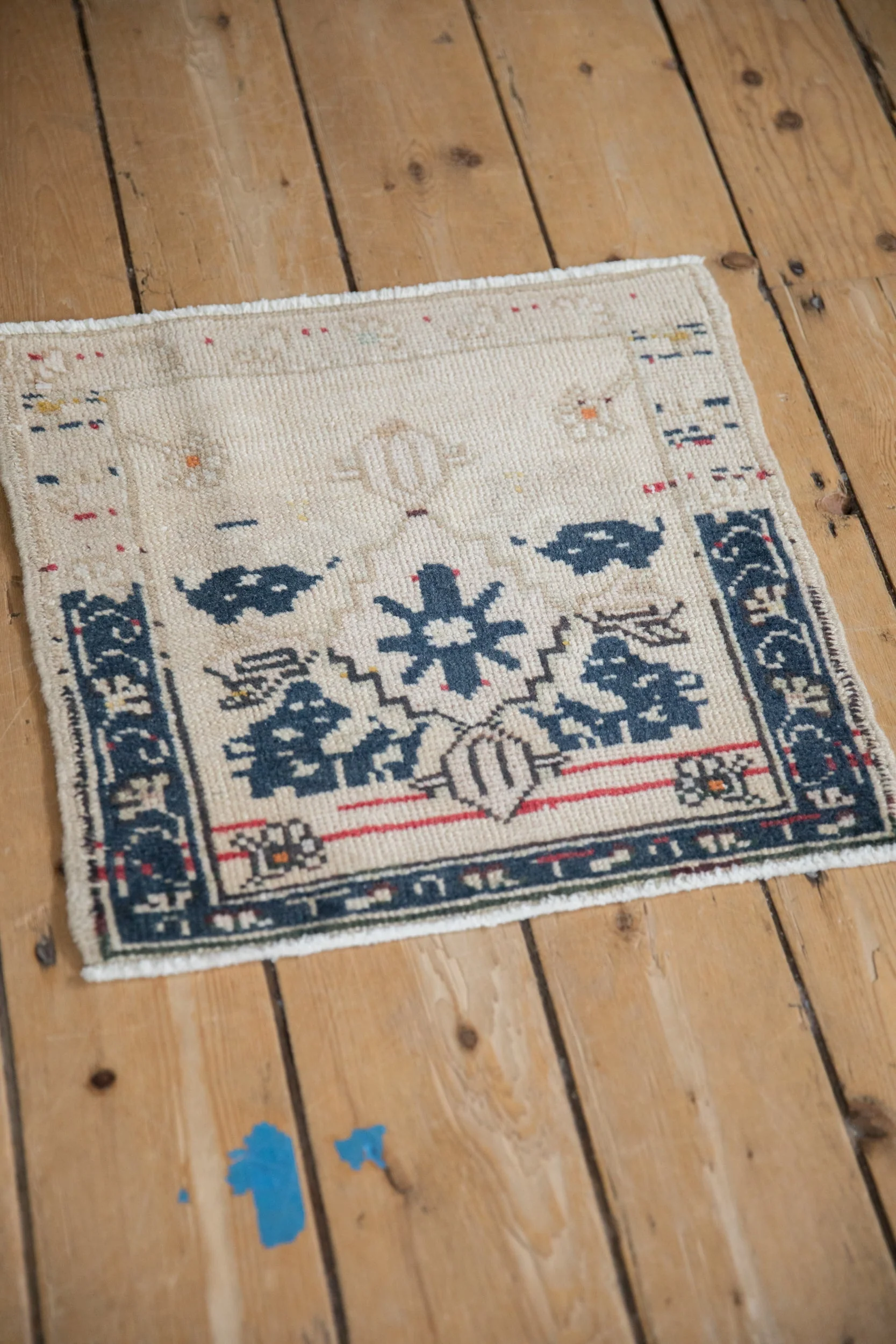1.5x1.5 Vintage Distressed Oushak Square Rug Mat - Image 4
