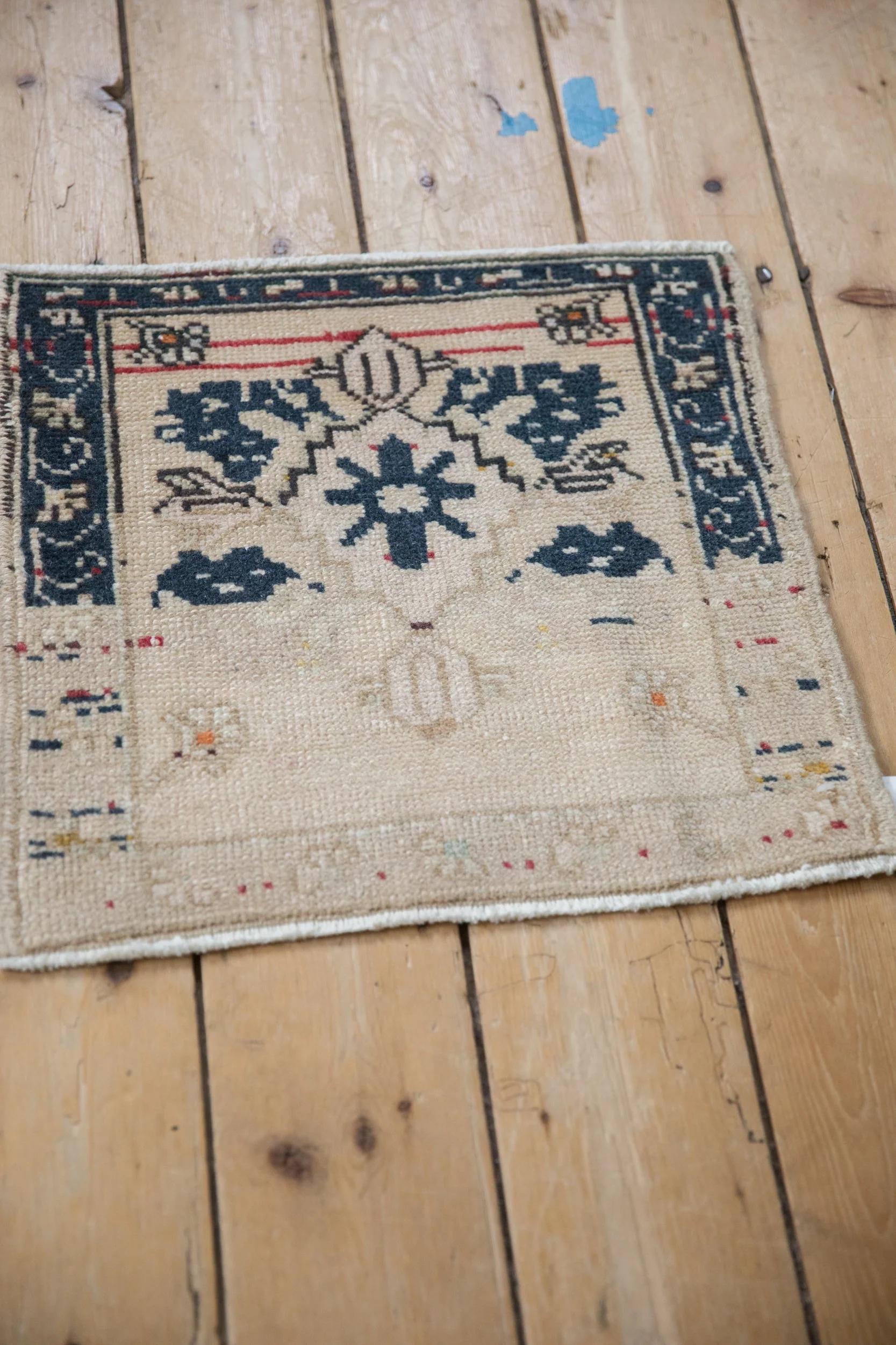 1.5x1.5 Vintage Distressed Oushak Square Rug Mat - Image 5