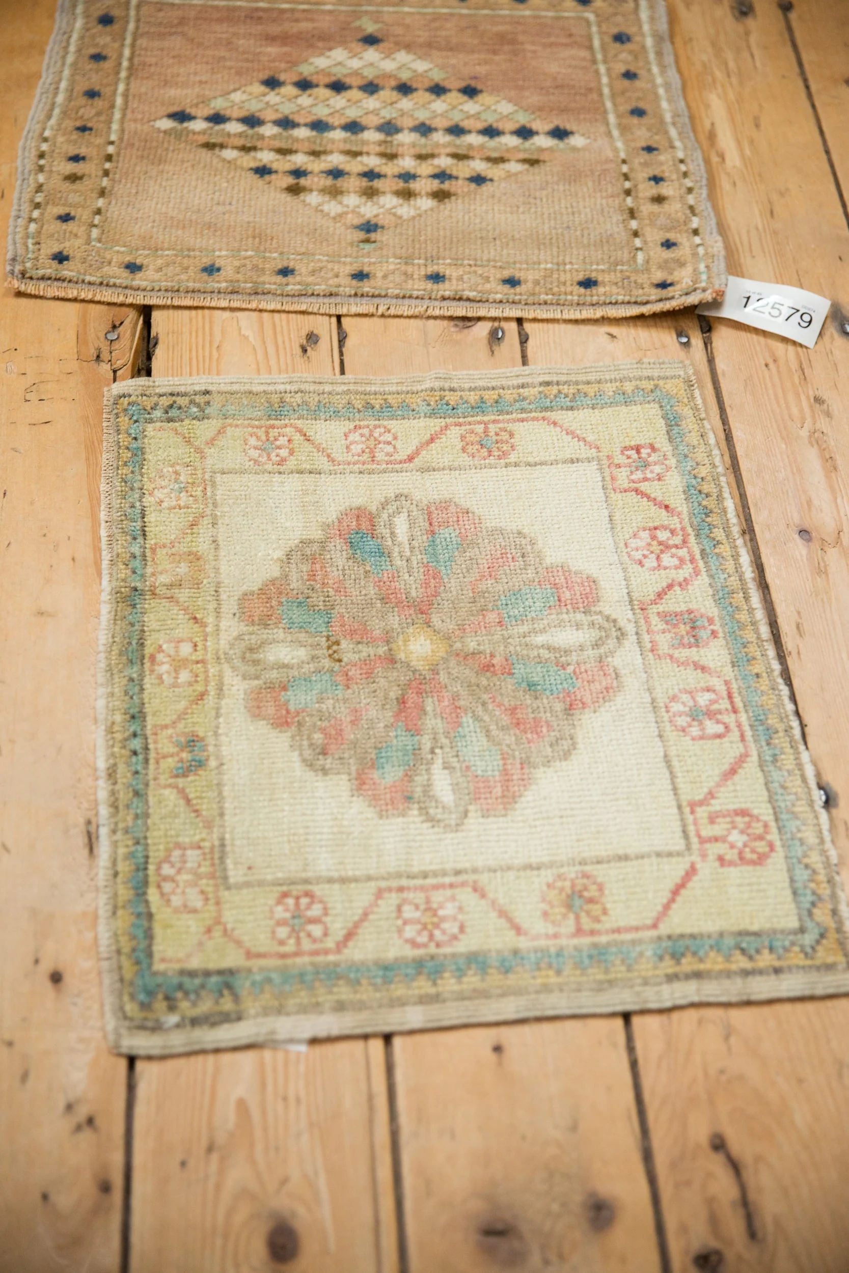 1.5x1.5 Vintage Distressed Oushak Square Rug Mat - Image 4