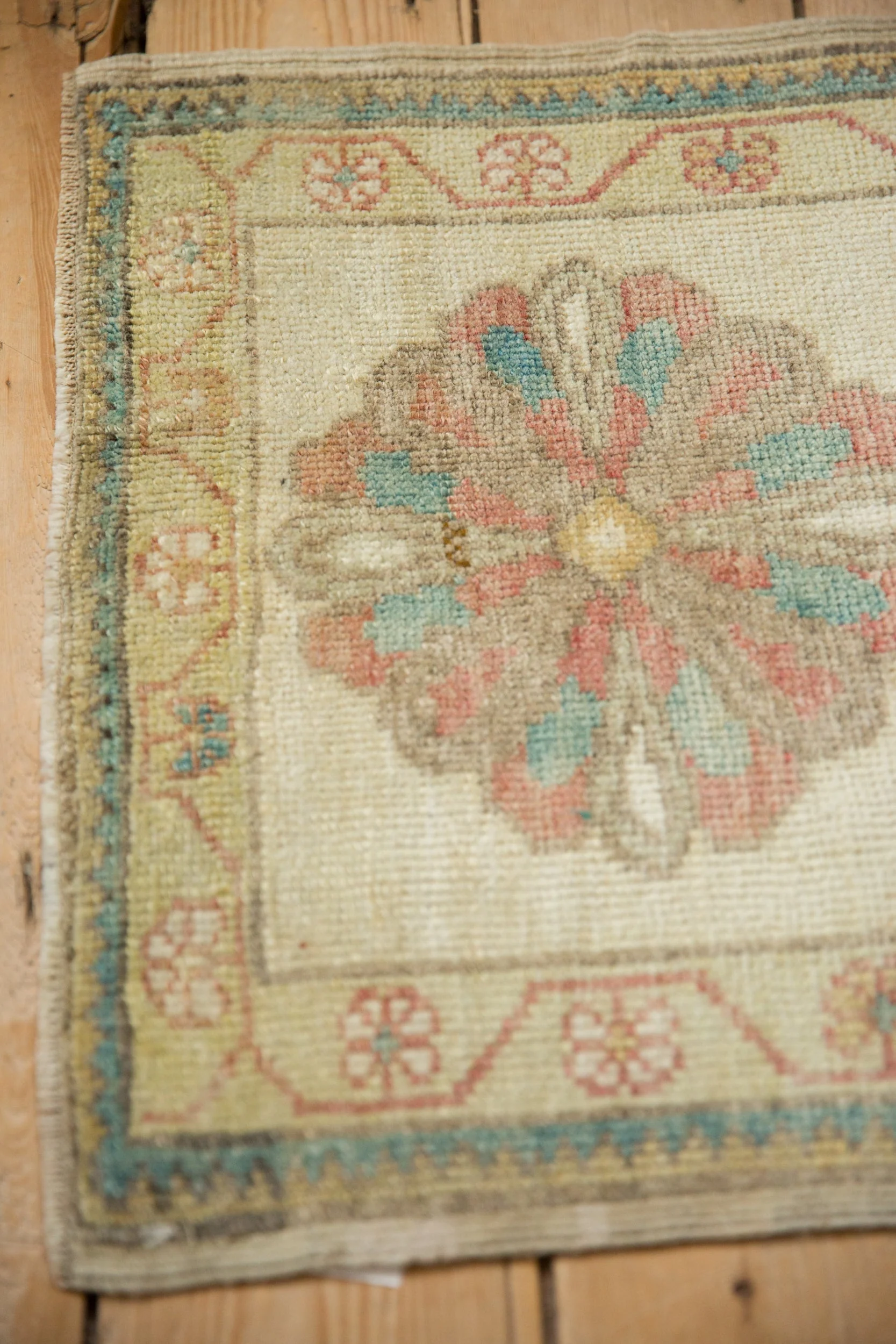 1.5x1.5 Vintage Distressed Oushak Square Rug Mat - Image 5