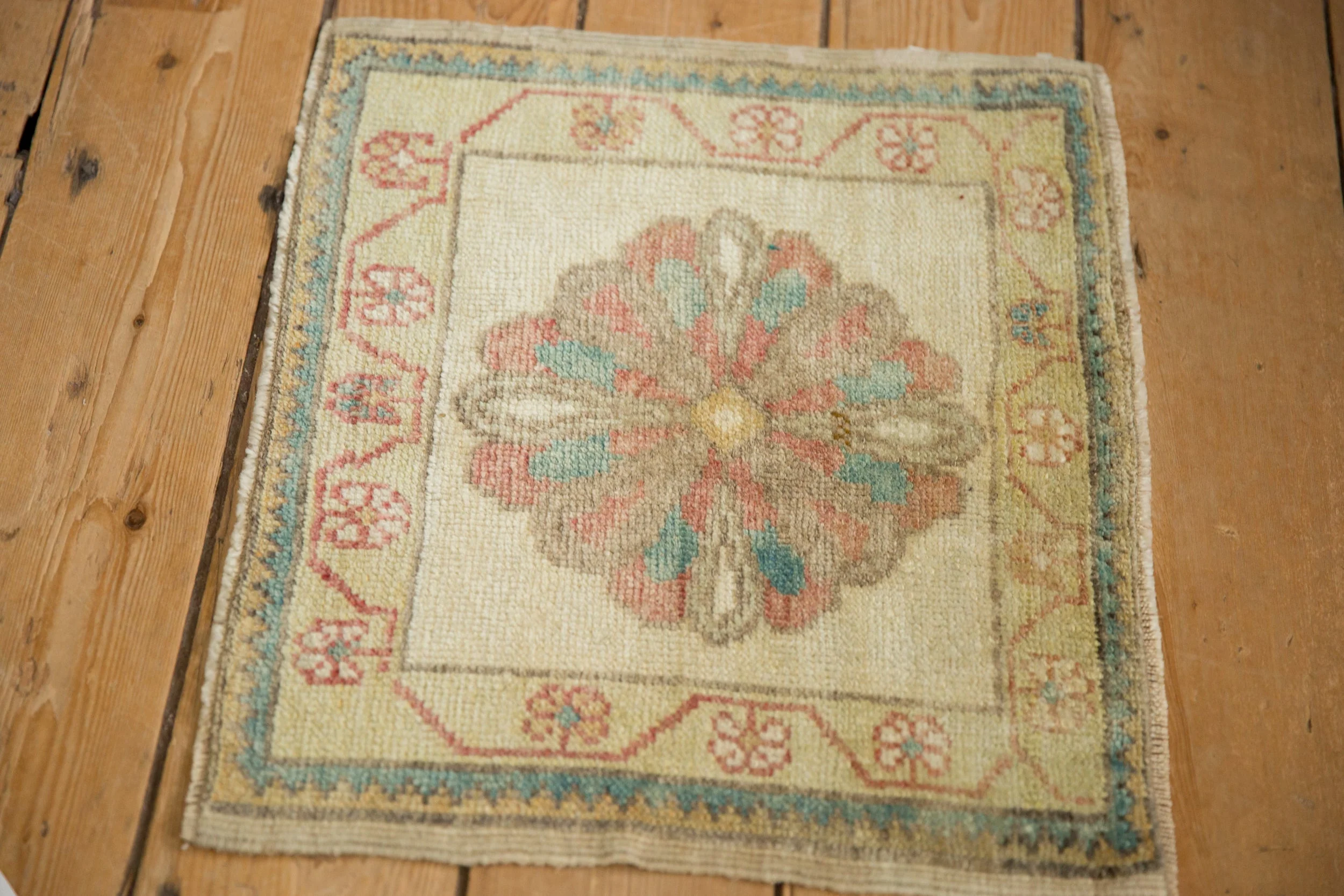 1.5x1.5 Vintage Distressed Oushak Square Rug Mat - Image 6