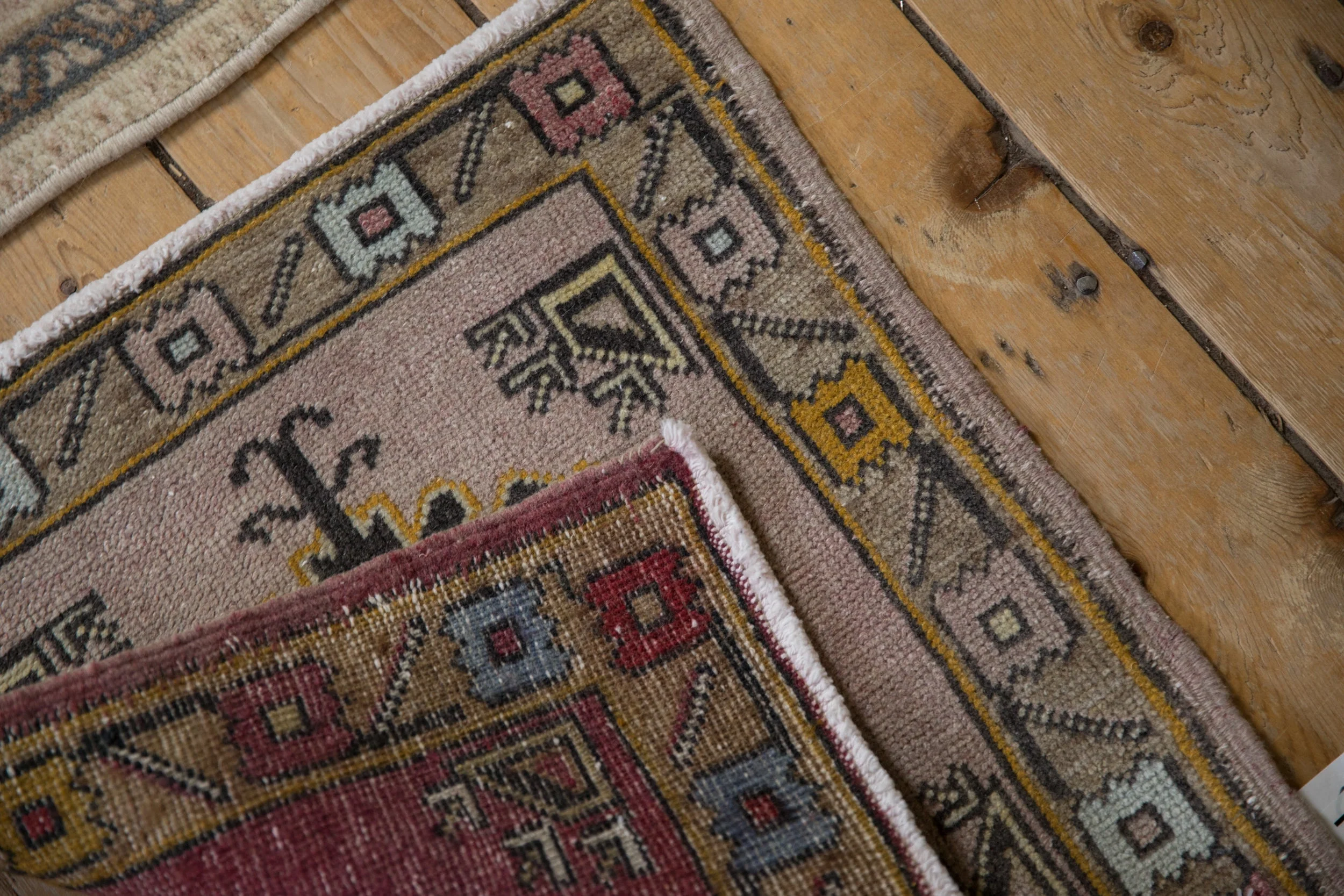 1.5x1.5 Vintage Distressed Oushak Square Rug Mat - Image 4