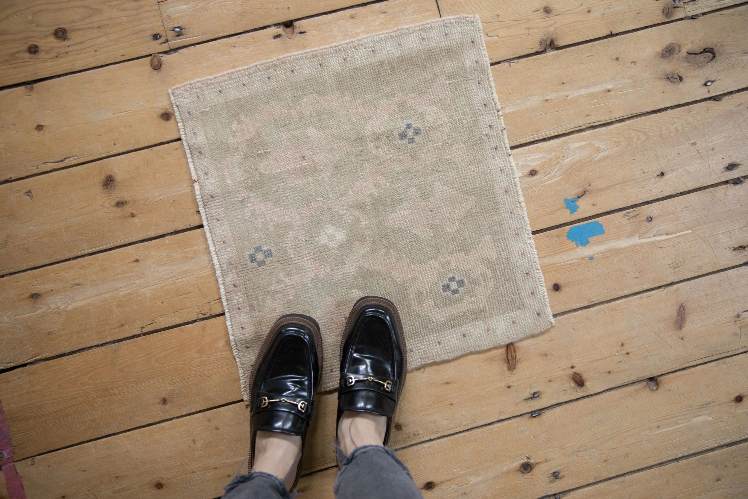 1.5x1.5 Vintage Distressed Oushak Square Rug Mat - Image 2