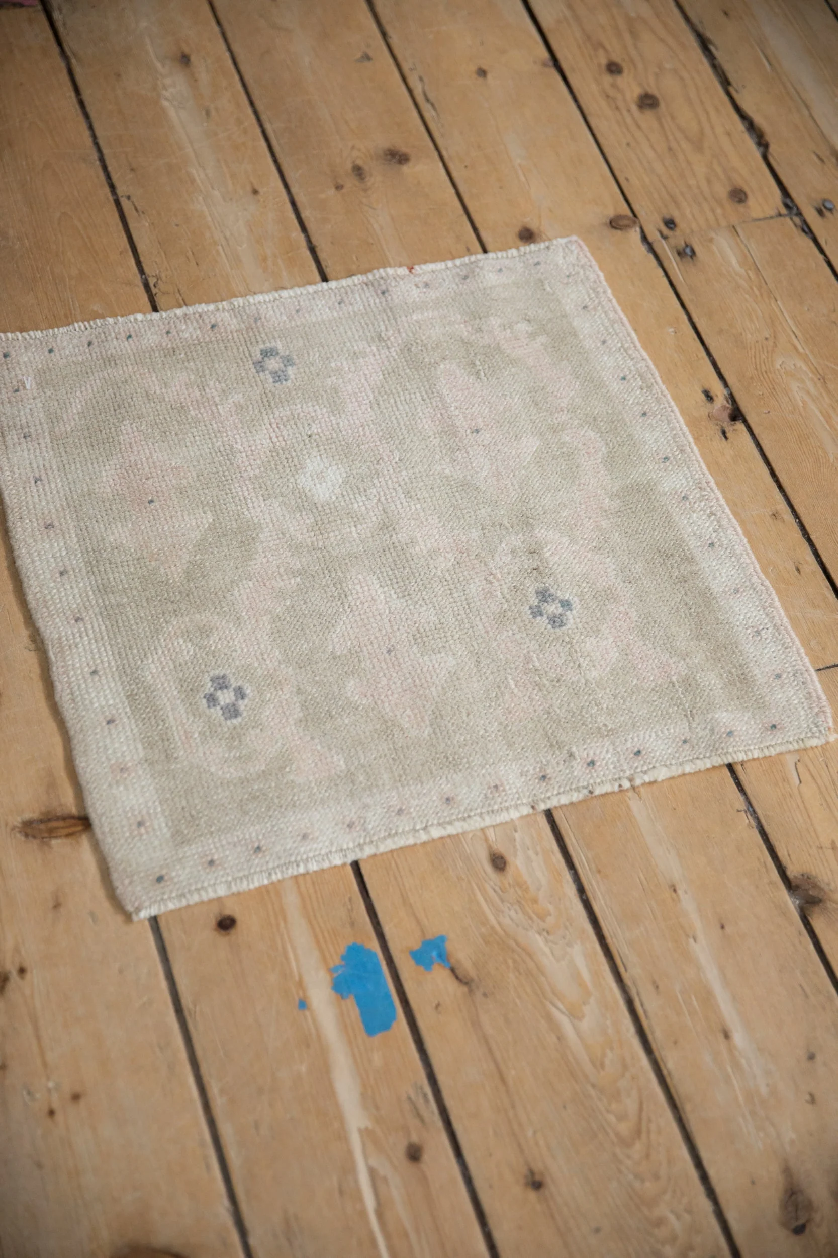 1.5x1.5 Vintage Distressed Oushak Square Rug Mat - Image 4