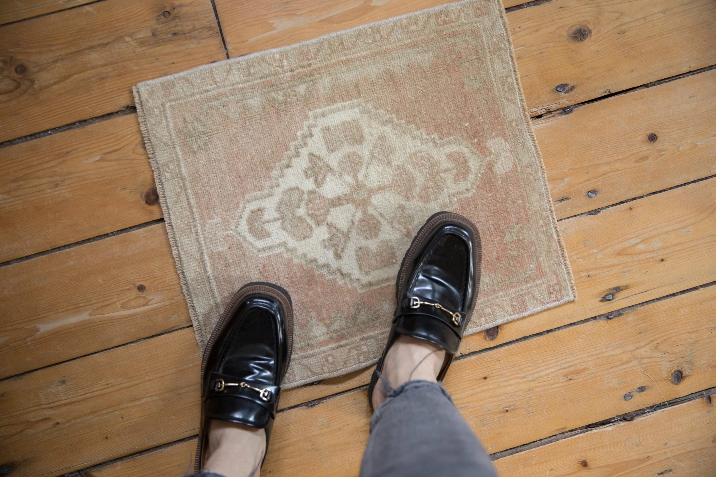 1.5x1.5 Vintage Distressed Oushak Square Rug Mat - Image 2