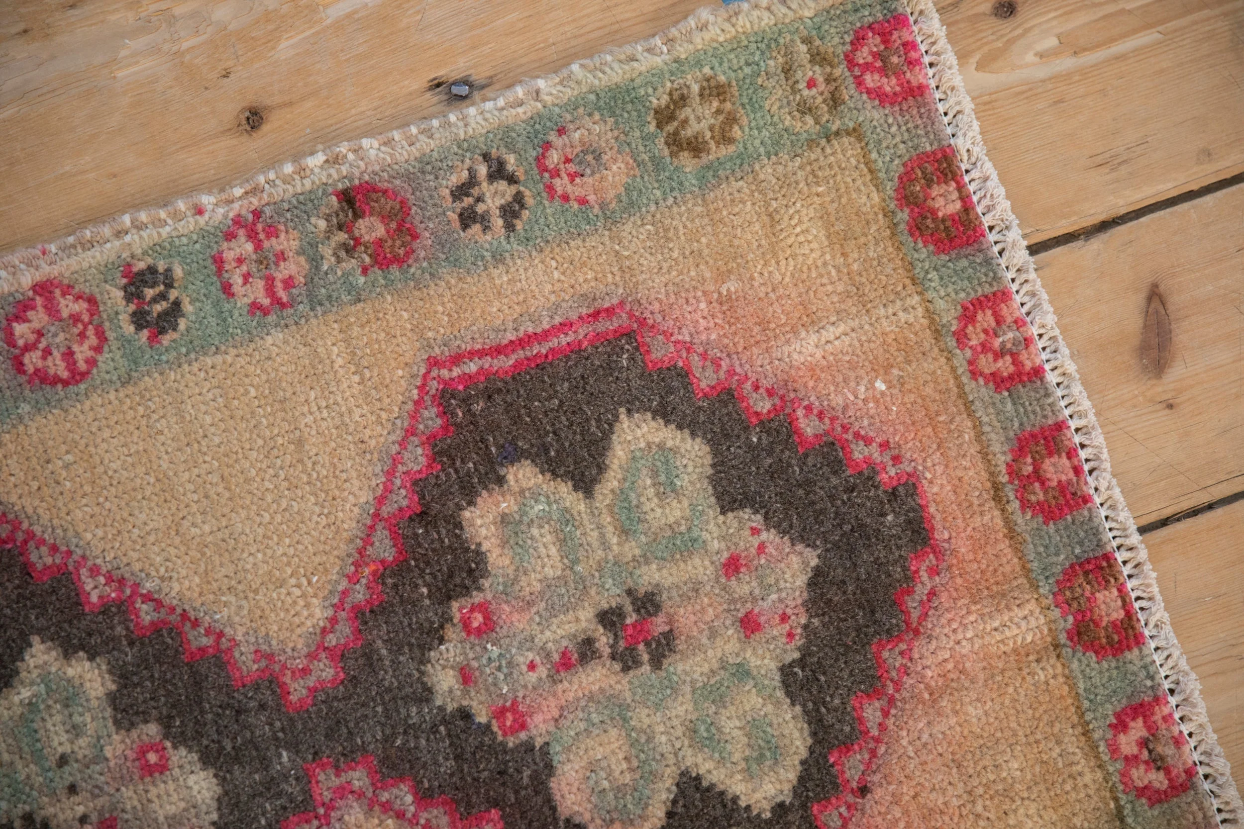 1.5x2.5 Vintage Distressed Kars Rug Mat - Image 3