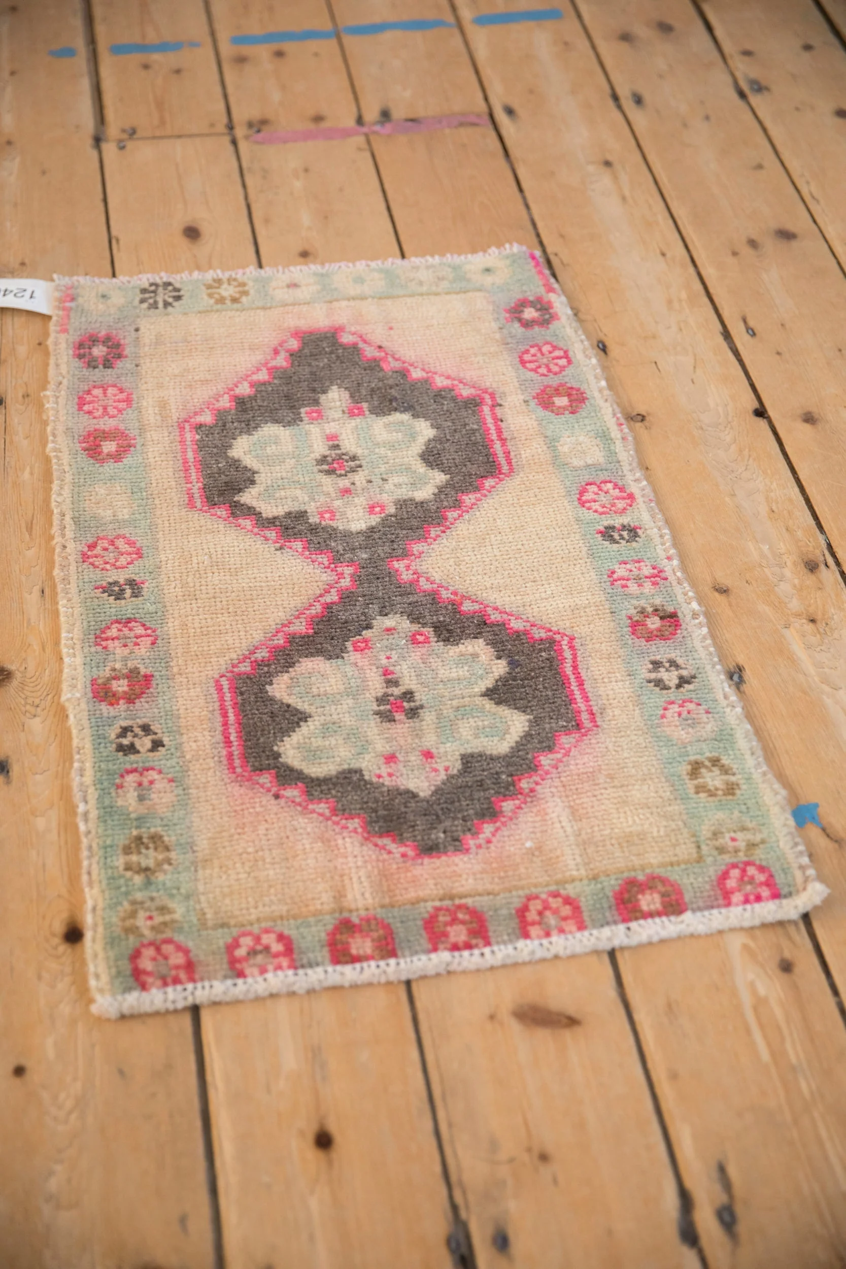 1.5x2.5 Vintage Distressed Kars Rug Mat - Image 4