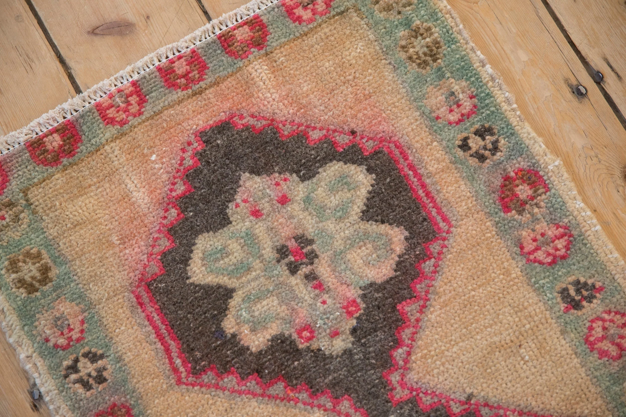 1.5x2.5 Vintage Distressed Kars Rug Mat - Image 9
