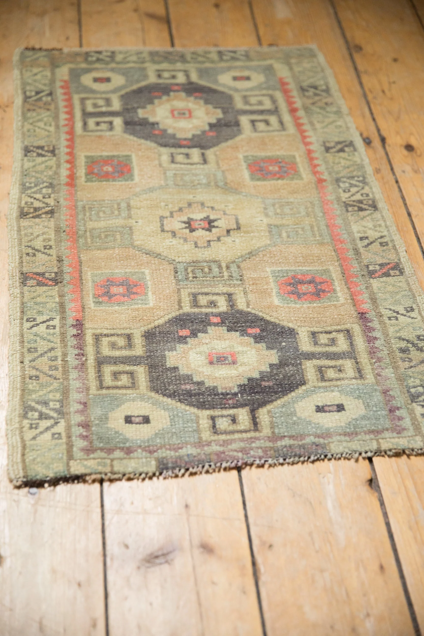 1.5x2.5 Vintage Distressed Kars Rug Mat - Image 5