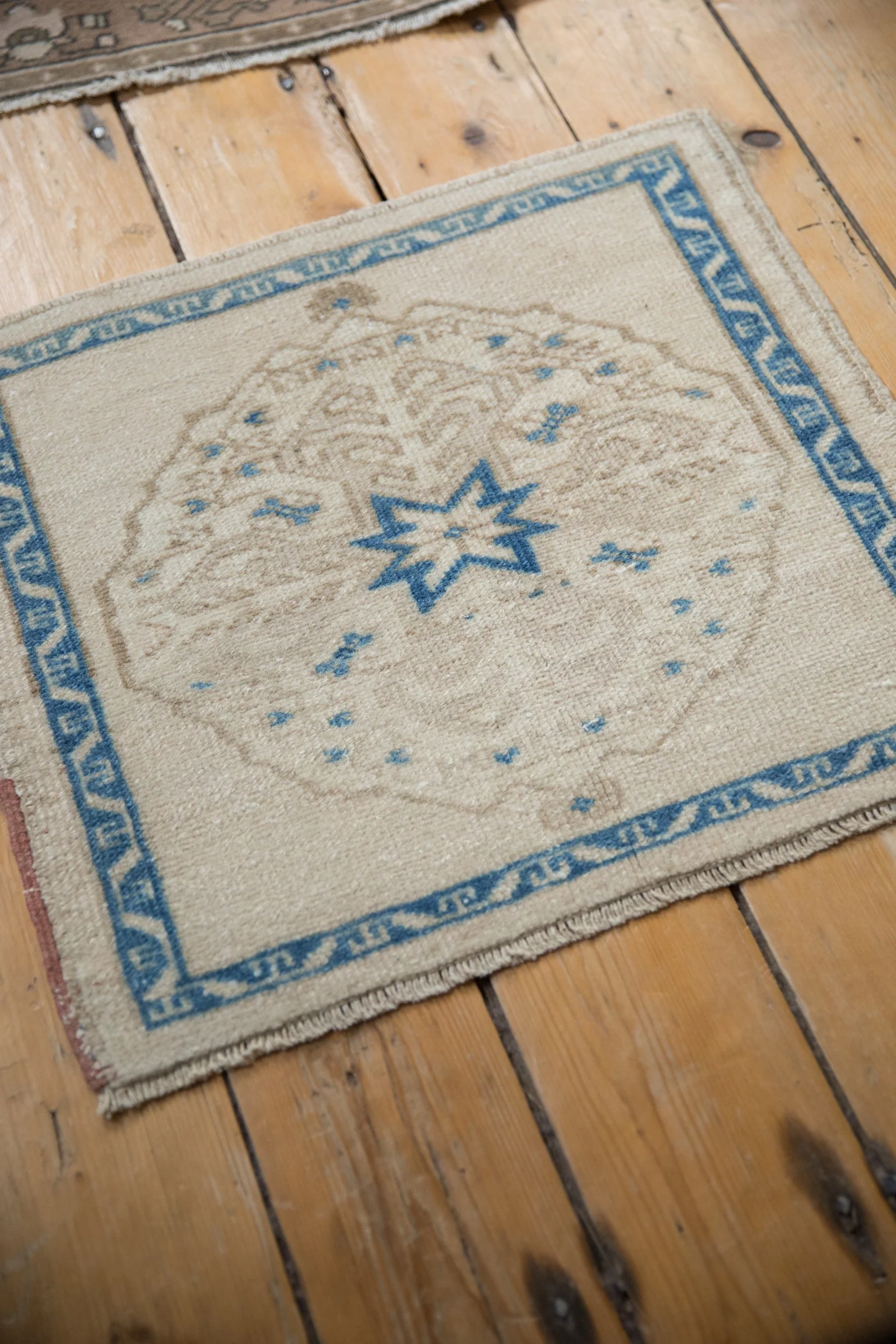 1.5x2 Vintage Distressed Oushak Square Rug Mat - Image 3