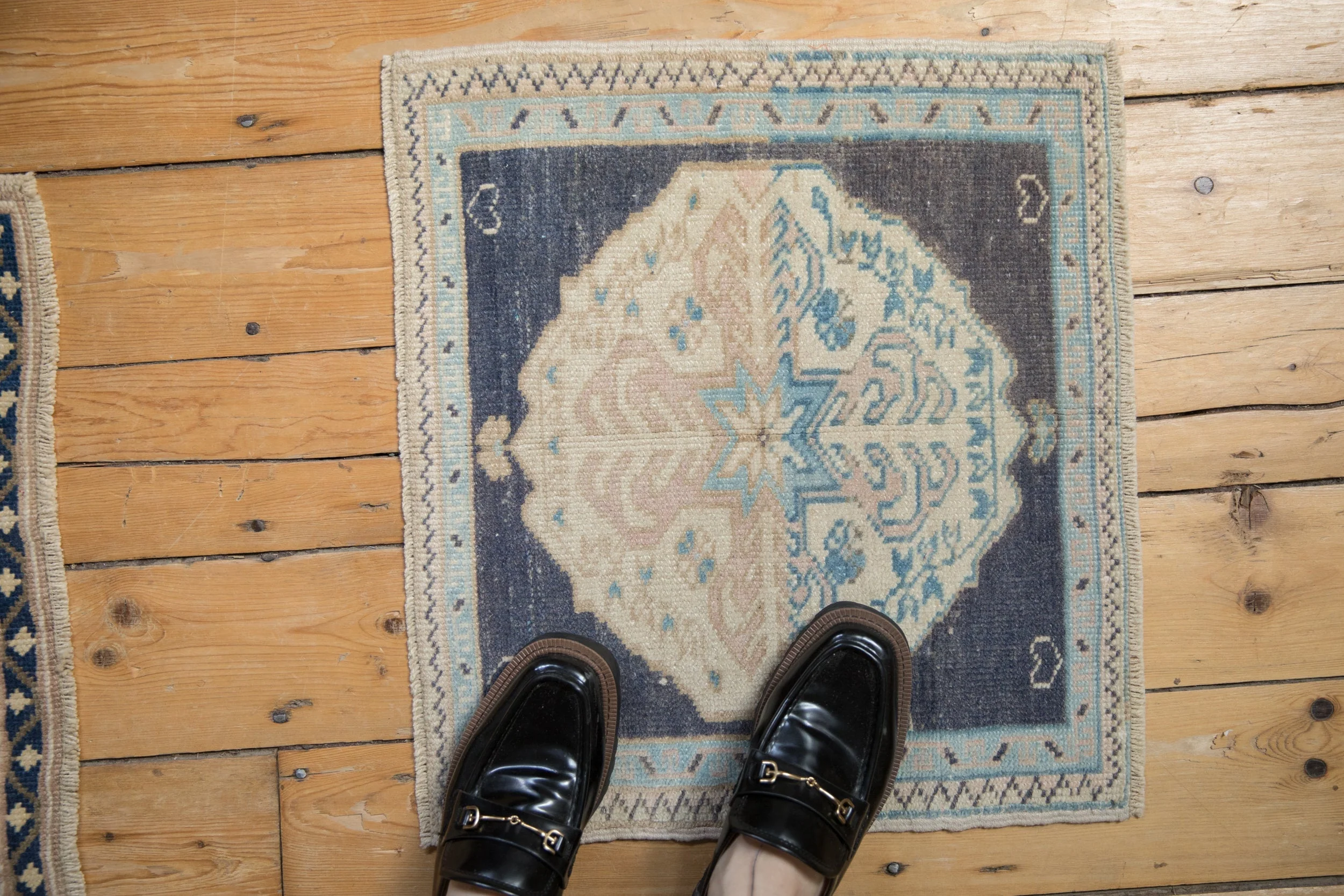1.5x2 Vintage Distressed Oushak Square Rug Mat - Image 2
