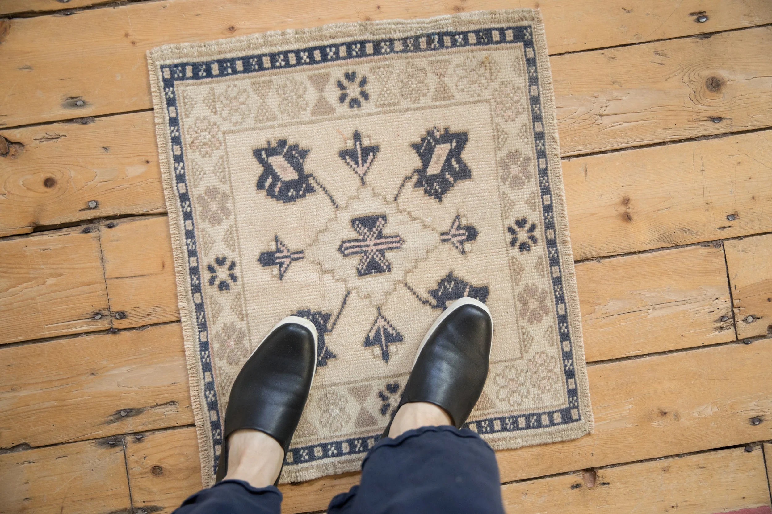 1.5x2 Vintage Distressed Oushak Square Rug Mat - Image 2