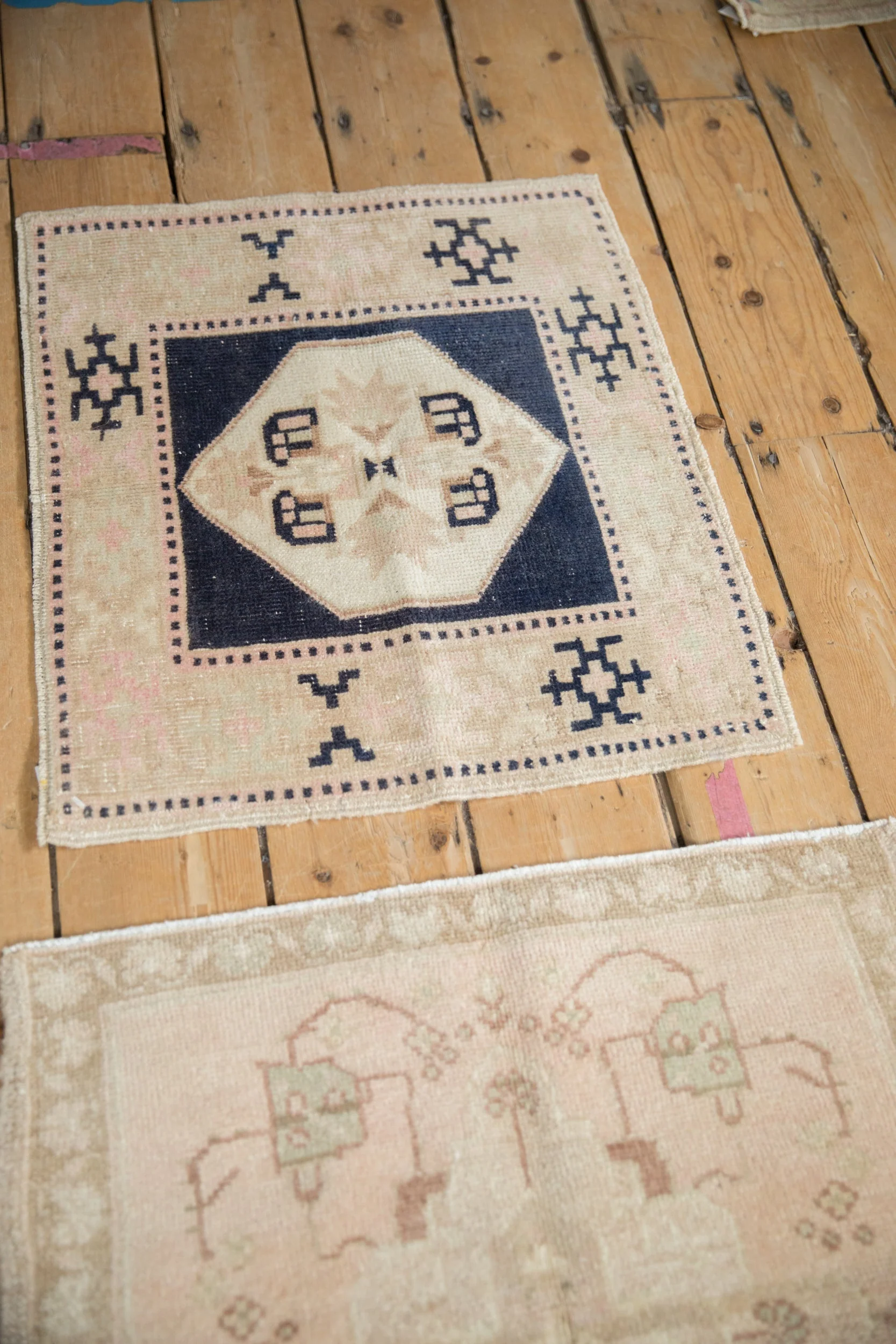 1.5x2 Vintage Distressed Oushak Square Rug Mat - Image 4