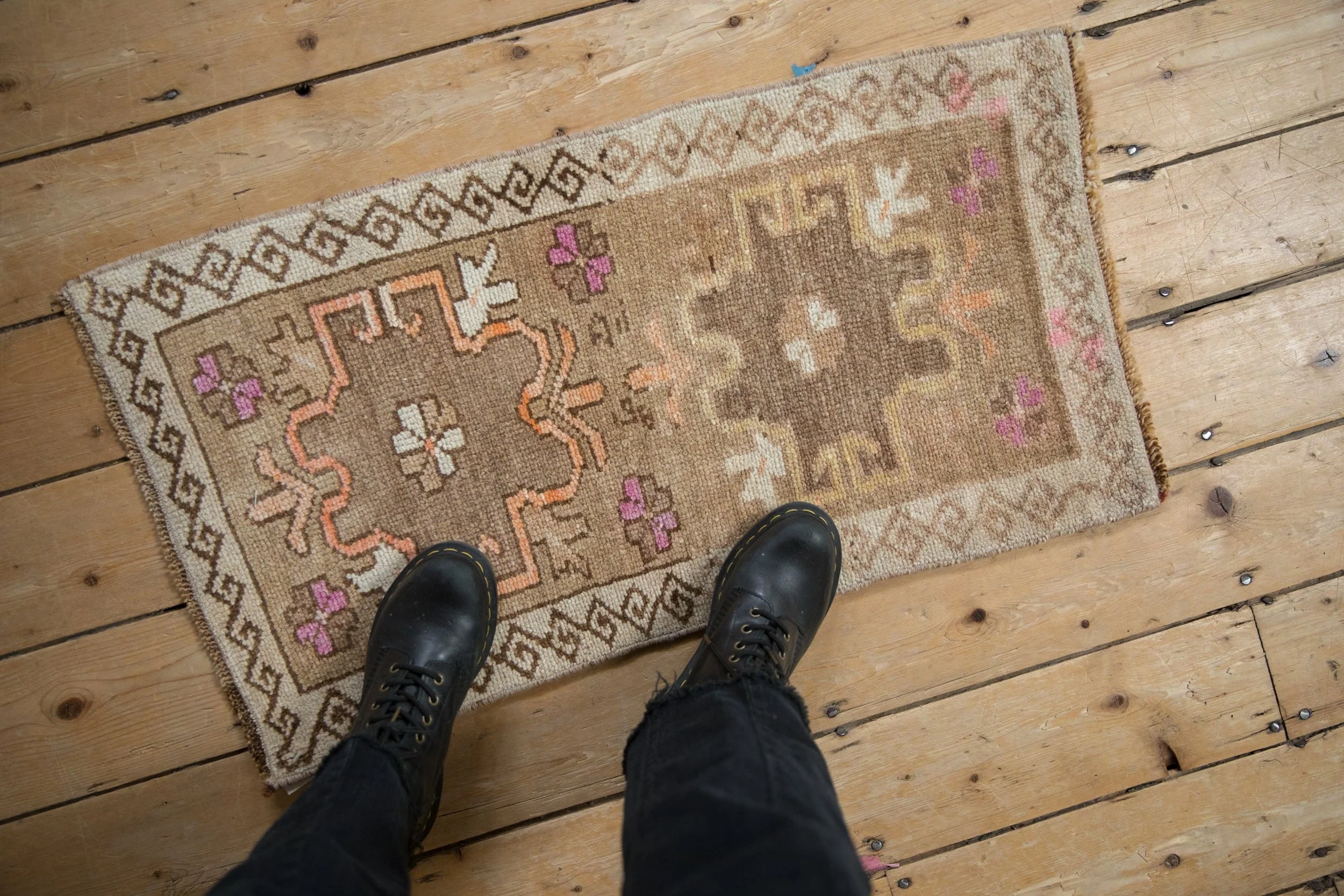 1.5x3 Vintage Distressed Kars Rug Mat - Image 2