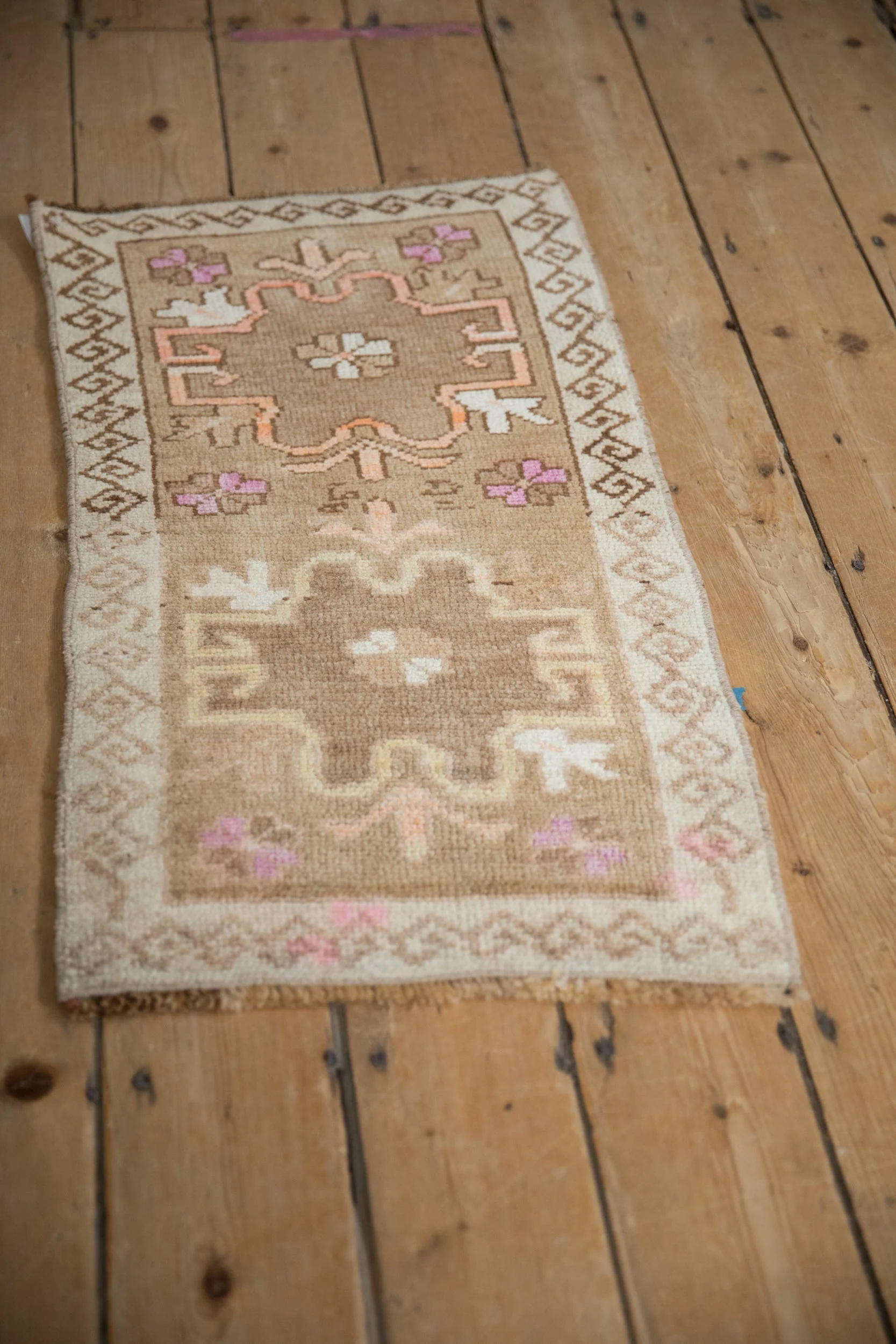 1.5x3 Vintage Distressed Kars Rug Mat - Image 5