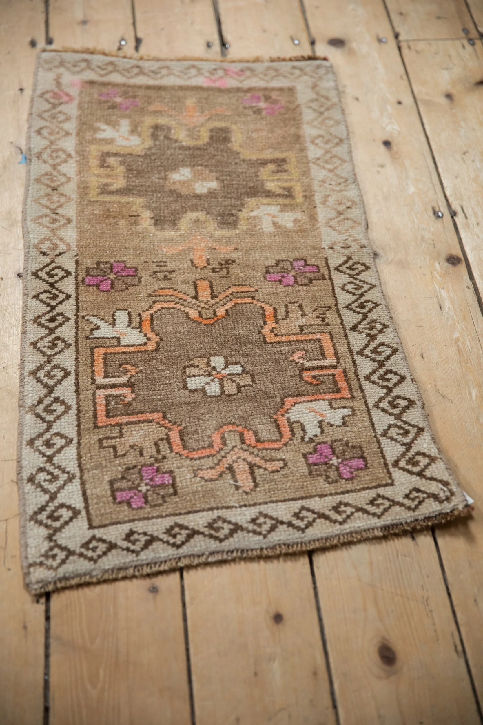 1.5x3 Vintage Distressed Kars Rug Mat - Image 6