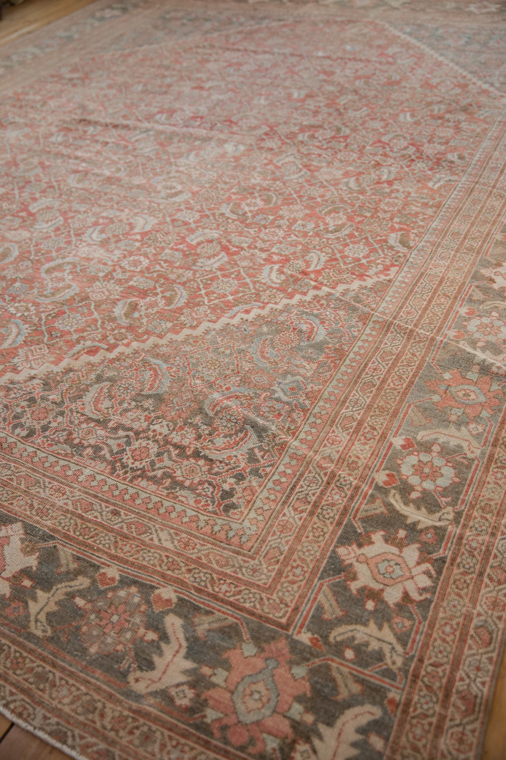 10.5x13 Vintage Distressed Mahal Carpet - Image 10
