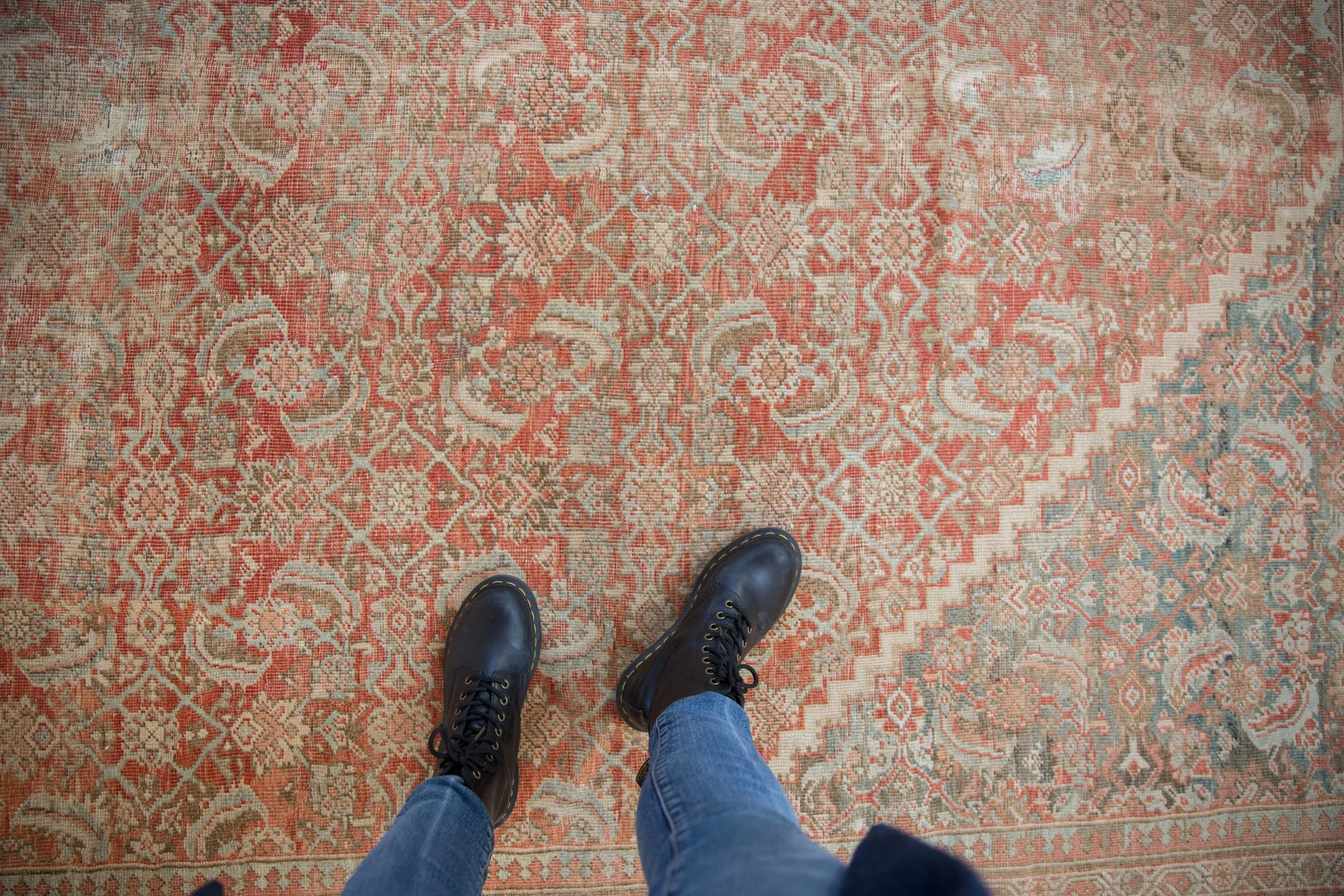 10.5x13 Vintage Distressed Mahal Carpet - Image 2