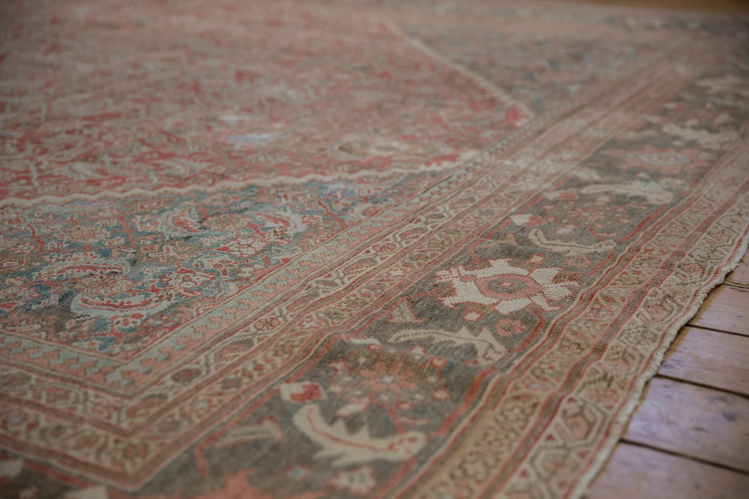 10.5x13 Vintage Distressed Mahal Carpet - Image 4