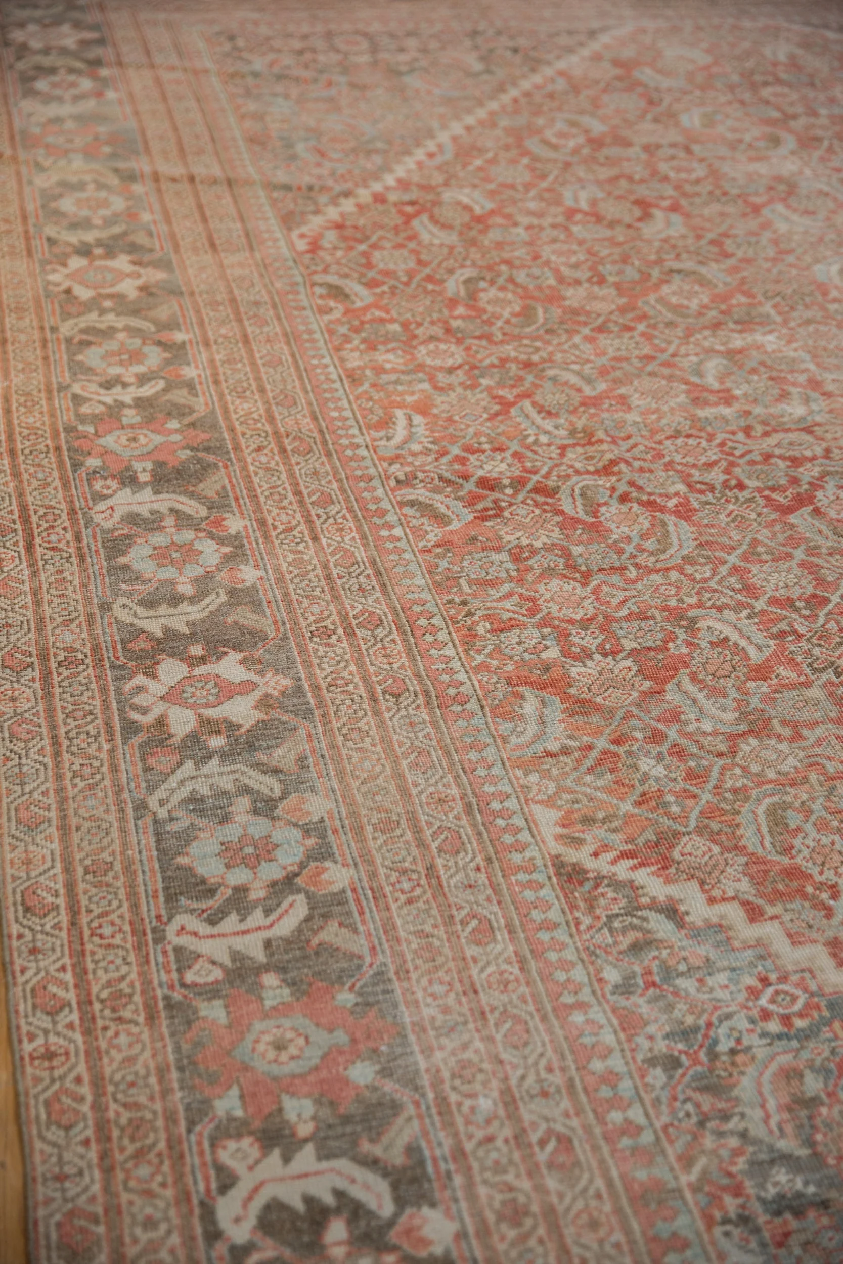 10.5x13 Vintage Distressed Mahal Carpet - Image 5