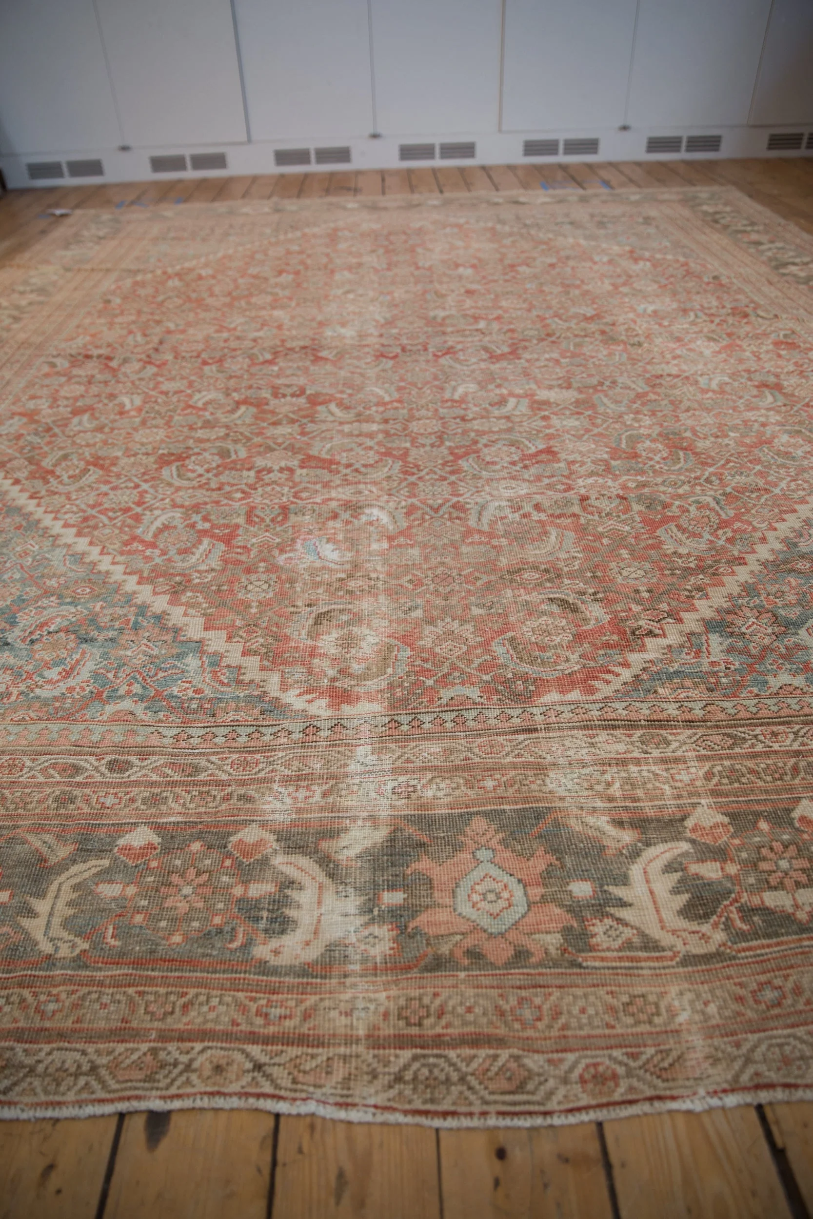 10.5x13 Vintage Distressed Mahal Carpet - Image 6