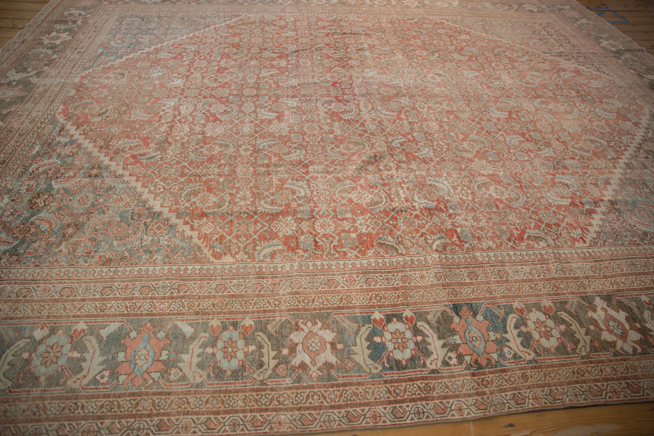 10.5x13 Vintage Distressed Mahal Carpet - Image 7