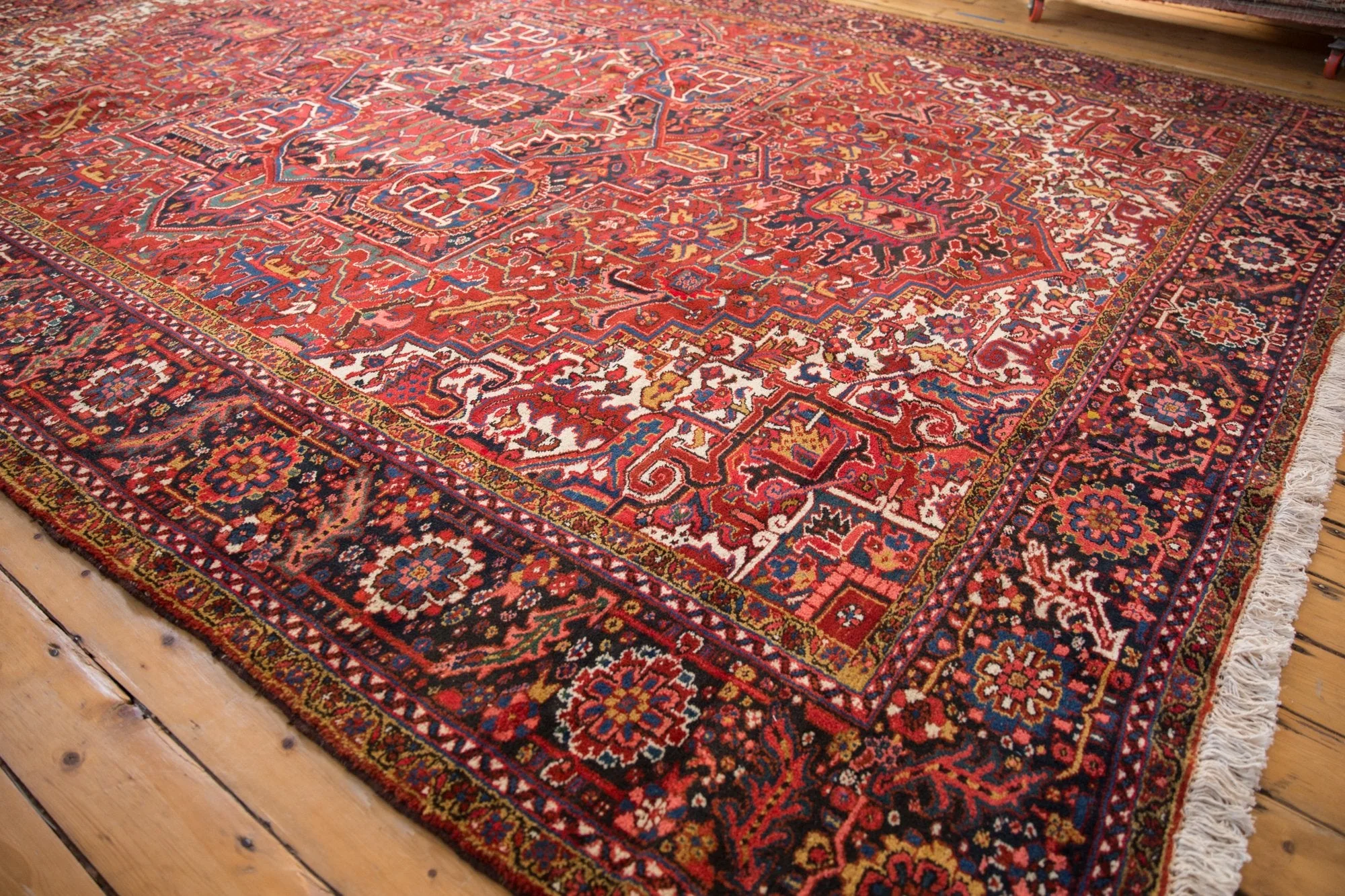 10.5x14.5 Vintage Heriz Carpet - Image 3