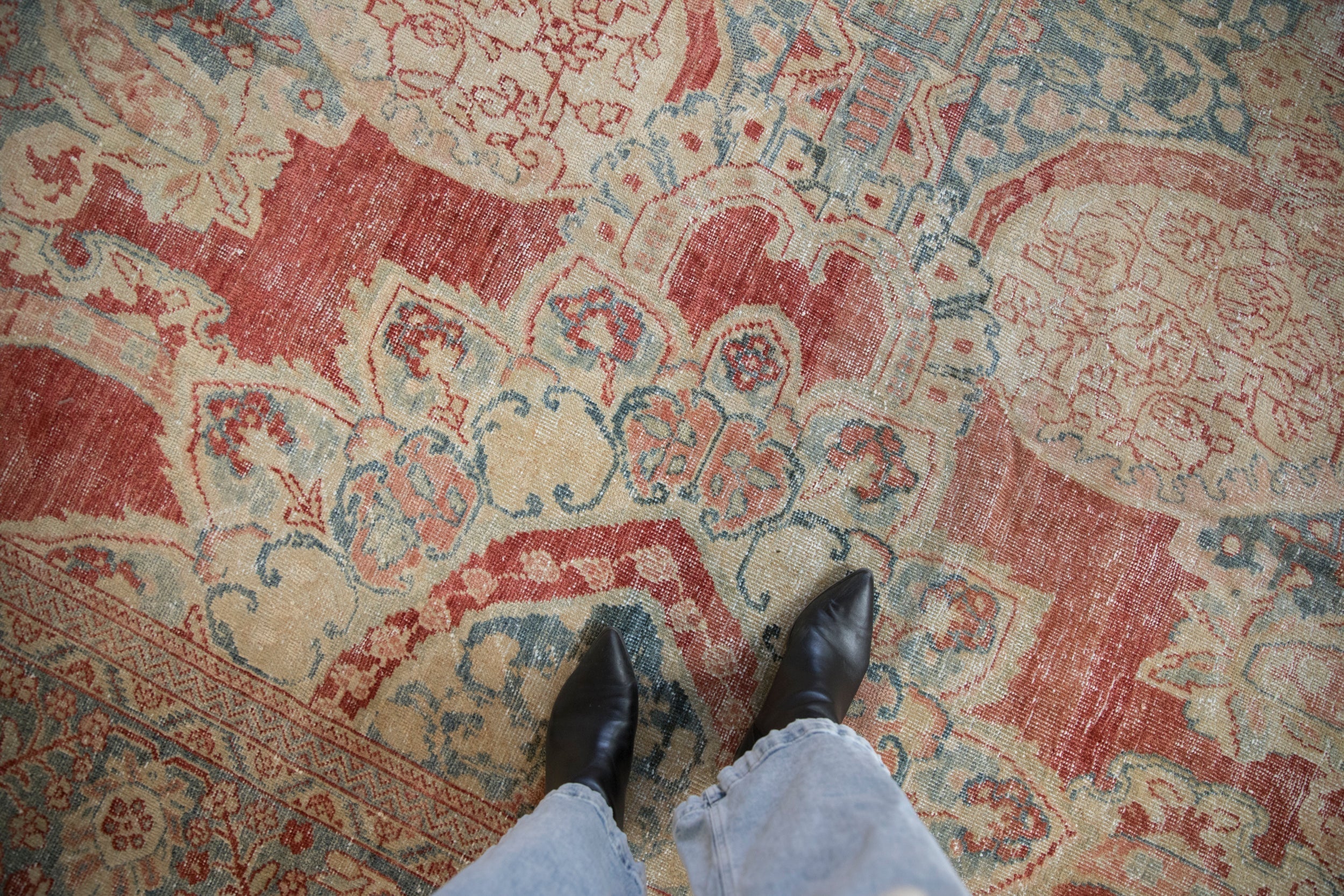 10.5x17.5 Vintage Distressed Mahal Carpet - Image 2