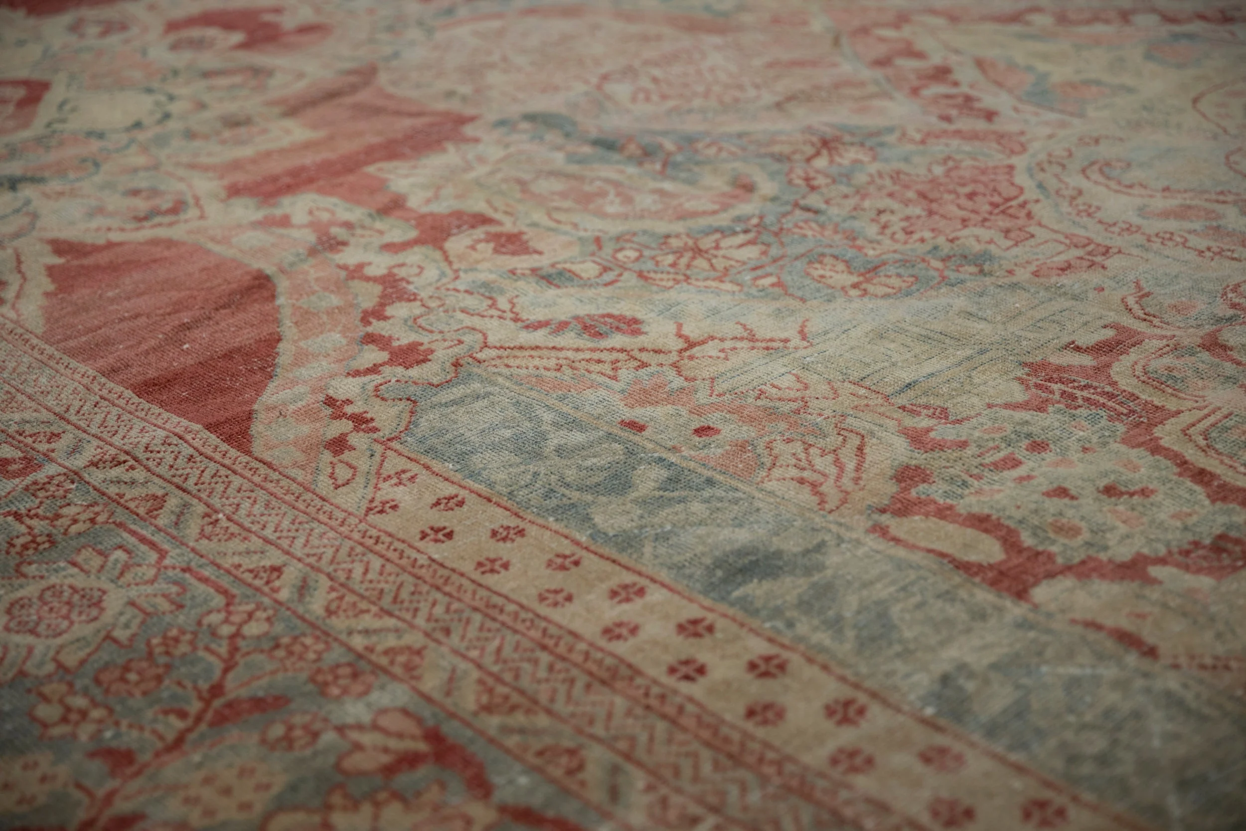 10.5x17.5 Vintage Distressed Mahal Carpet - Image 5