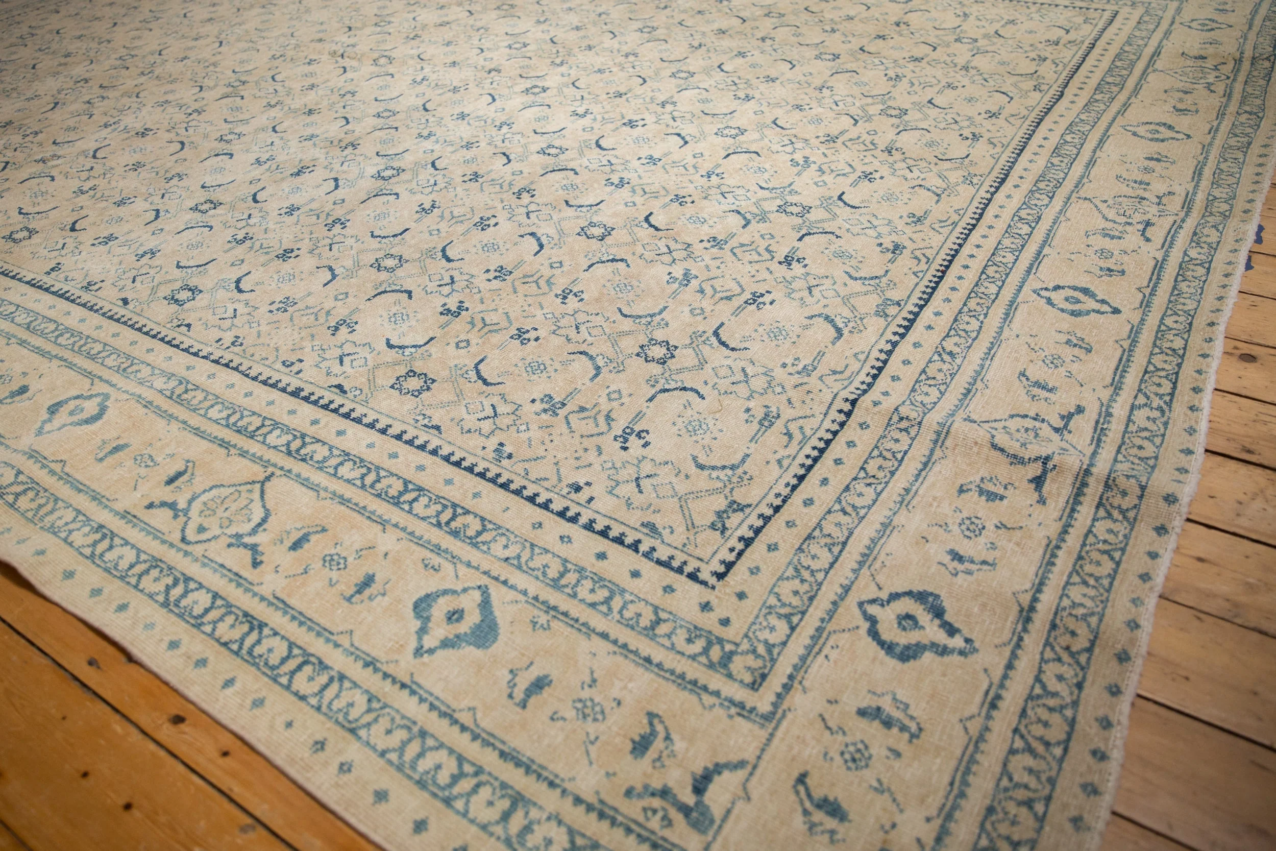 10x13.5 Vintage Distressed Mahal Carpet - Image 4