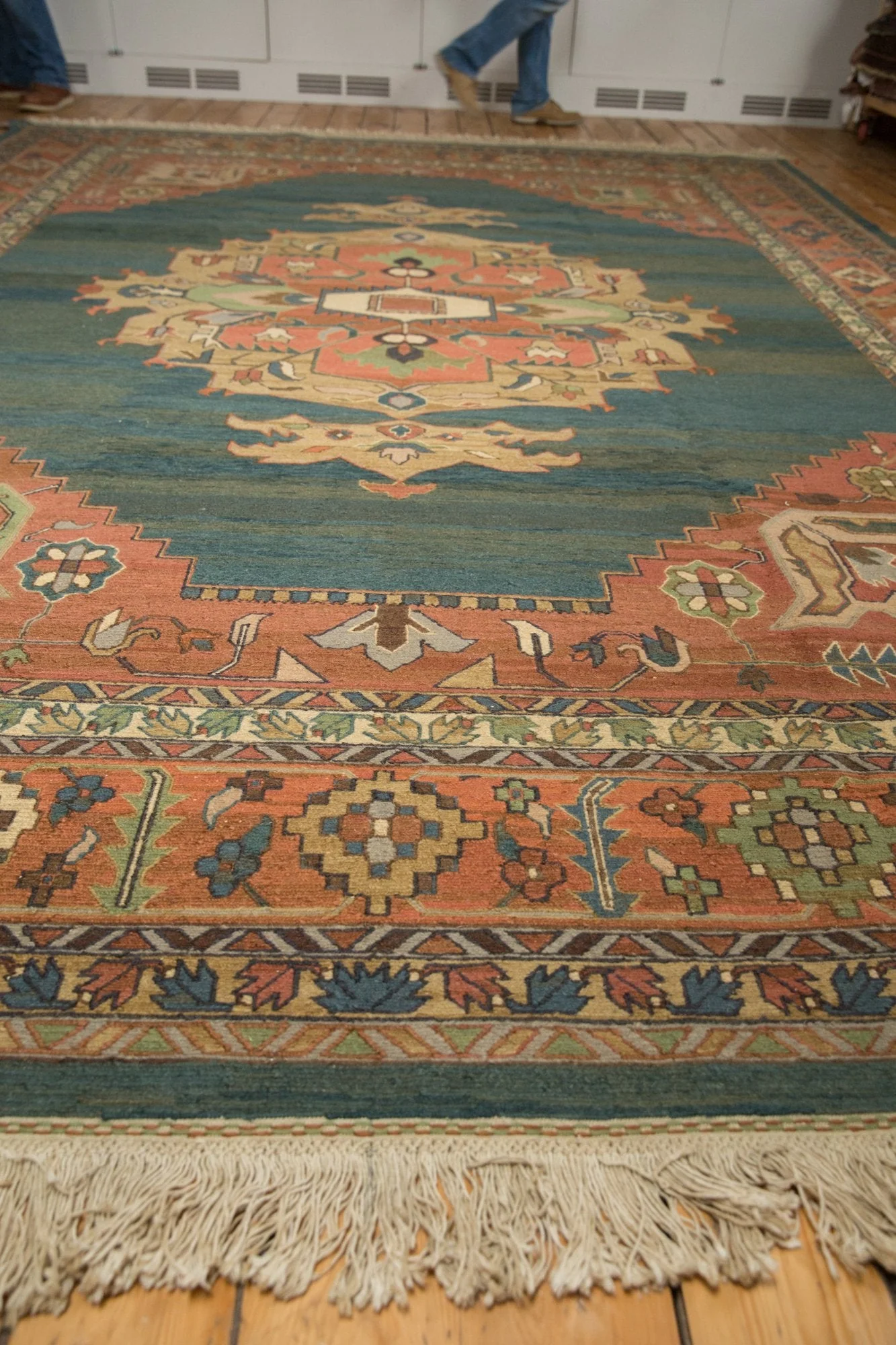 10x13.5 Vintage Serapi Indian Soumac Design Carpet - Image 4
