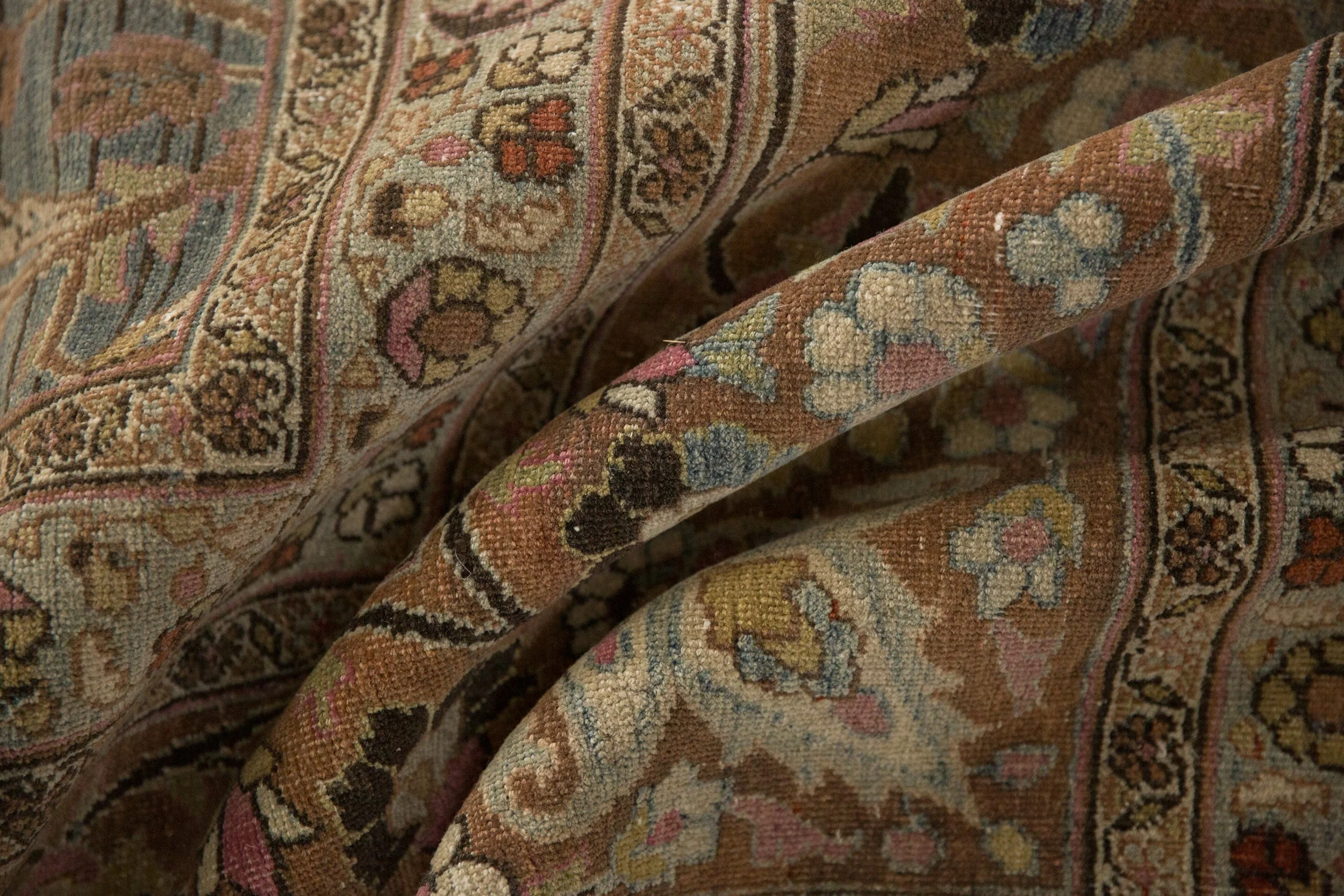 11.5x16 Vintage Distressed Meshed Carpet - Image 15