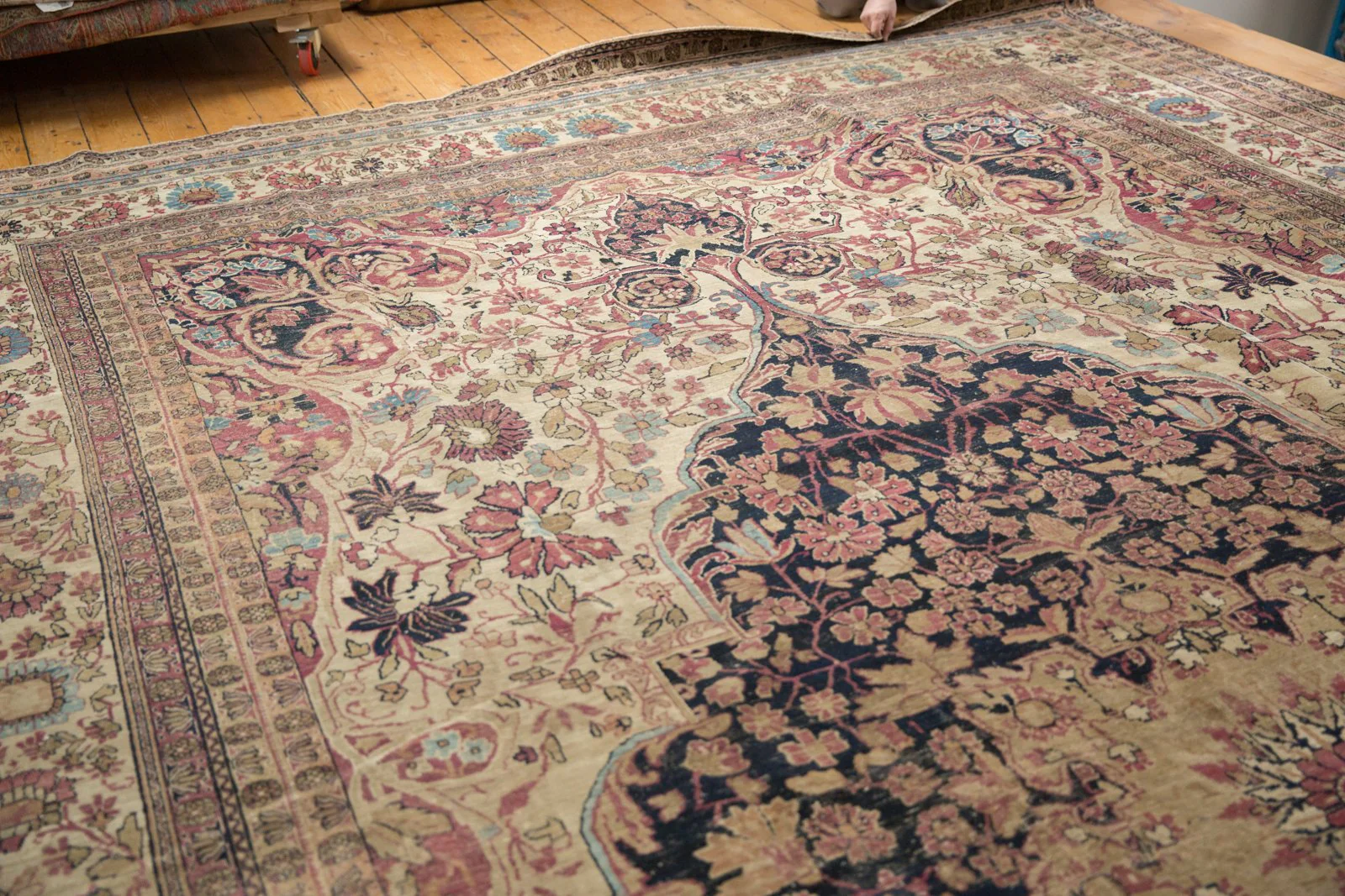 11.5x19.5 Antique Kermanshah Carpet - Image 10