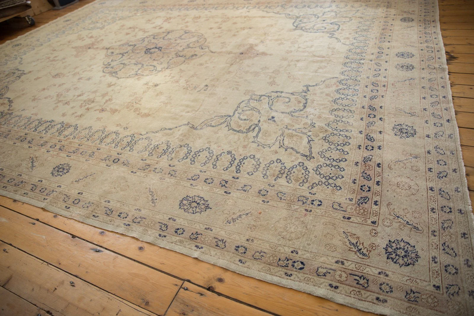 11x14.5 Vintage Distressed Sparta Carpet - Image 3