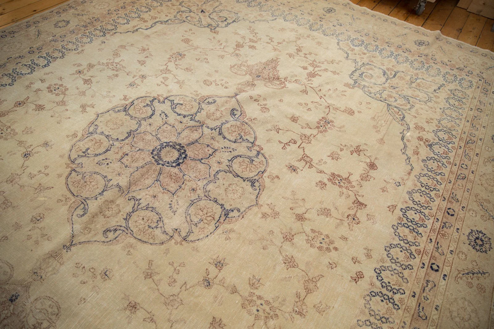 11x14.5 Vintage Distressed Sparta Carpet - Image 8