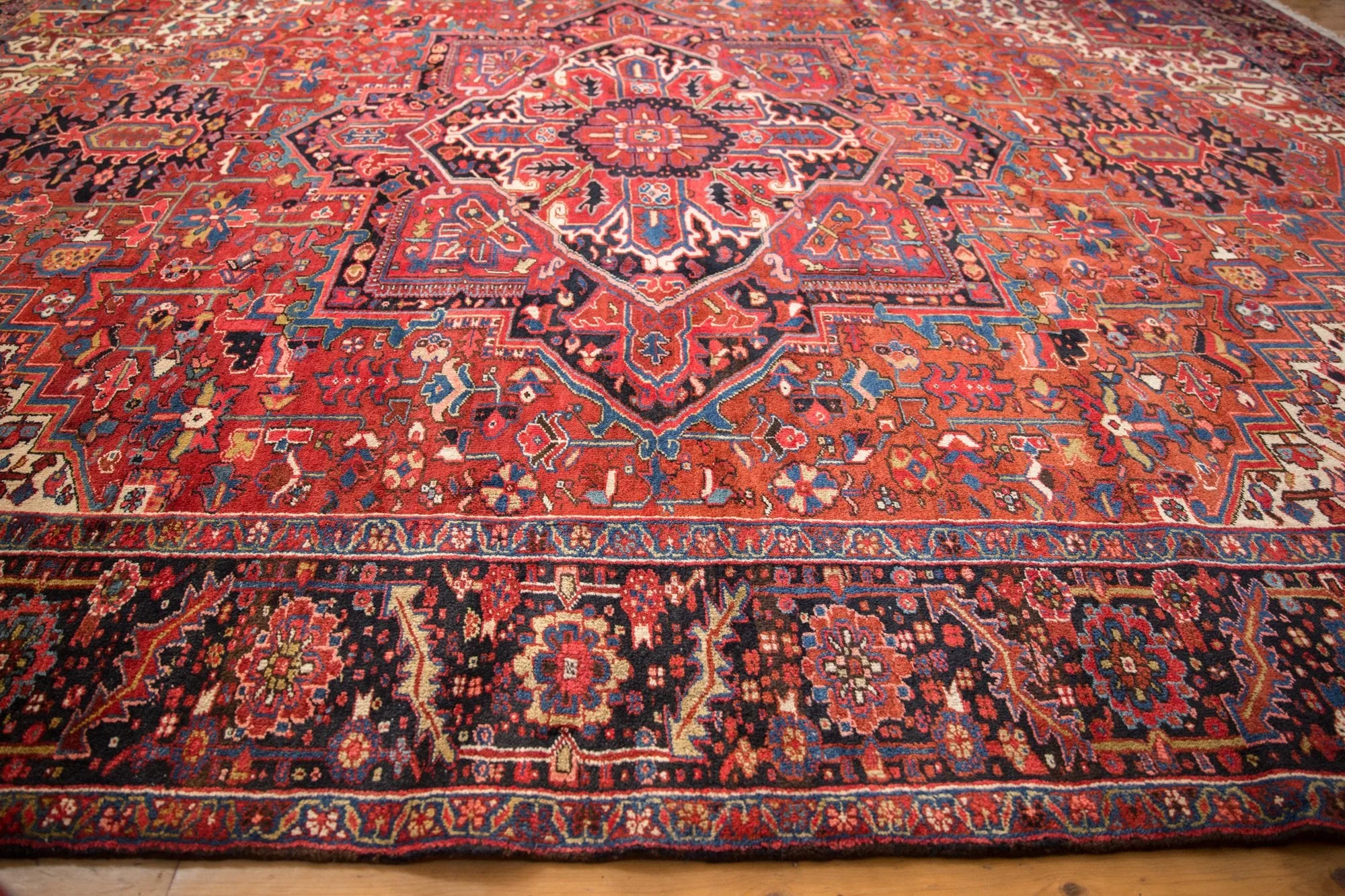 11x14.5 Vintage Heriz Carpet - Image 7