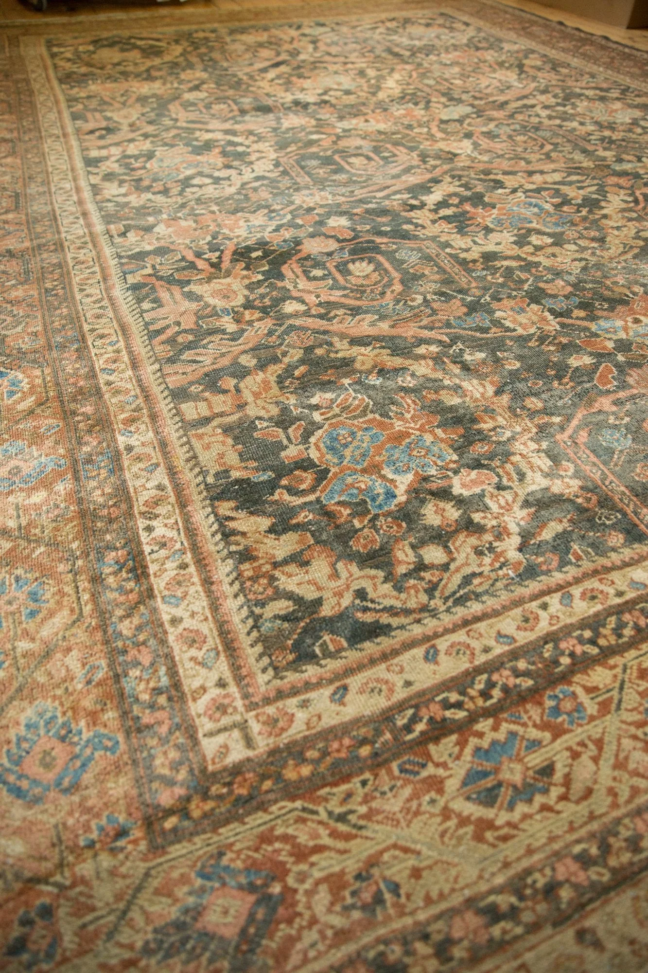 11x15.5 Vintage Distressed Mahal Carpet - Image 10