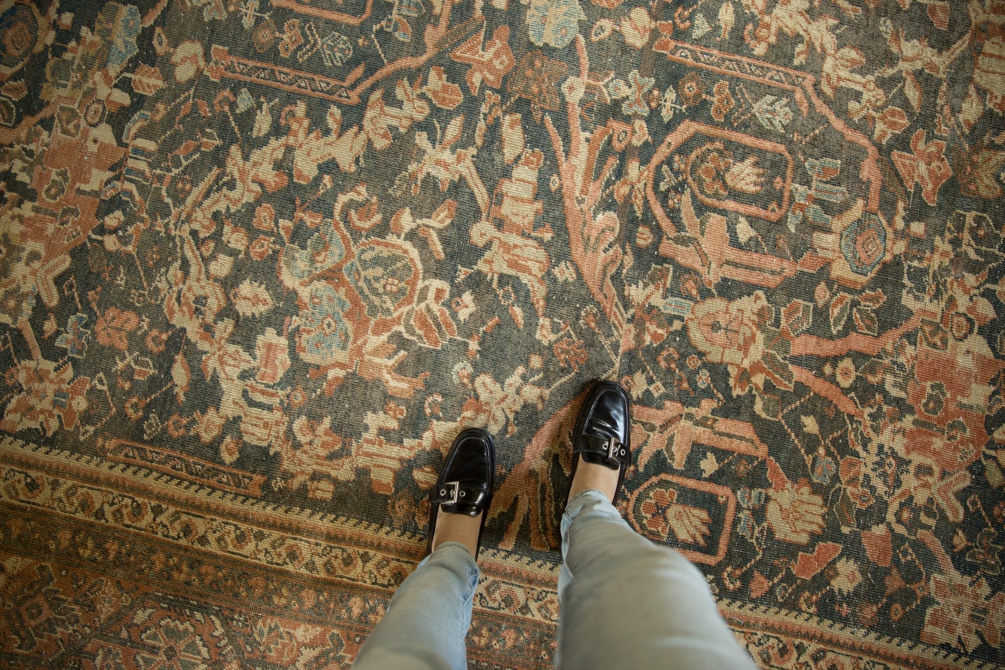11x15.5 Vintage Distressed Mahal Carpet - Image 2