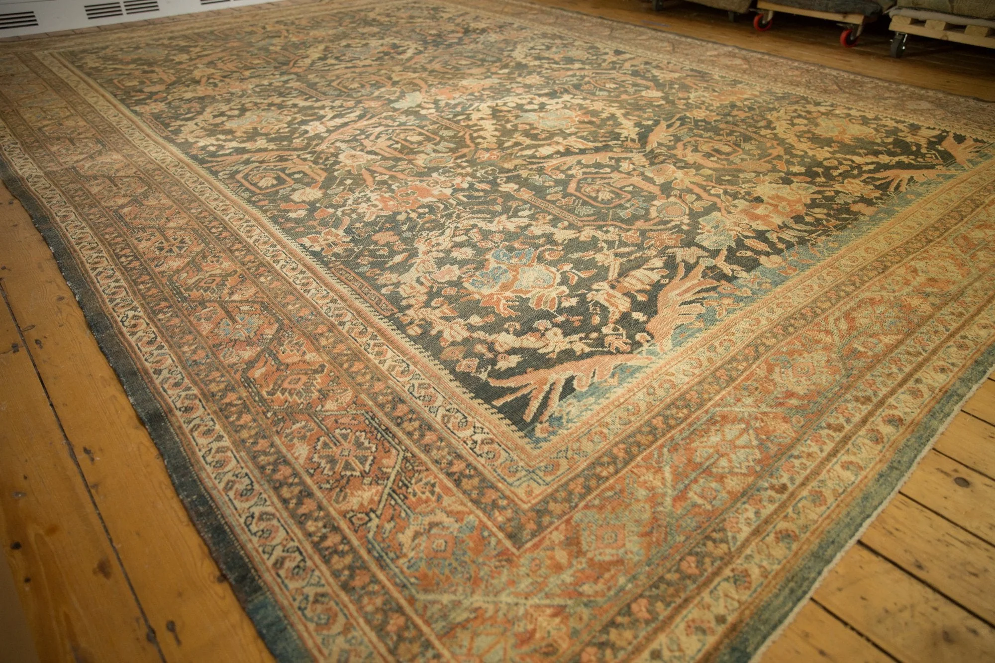 11x15.5 Vintage Distressed Mahal Carpet - Image 3