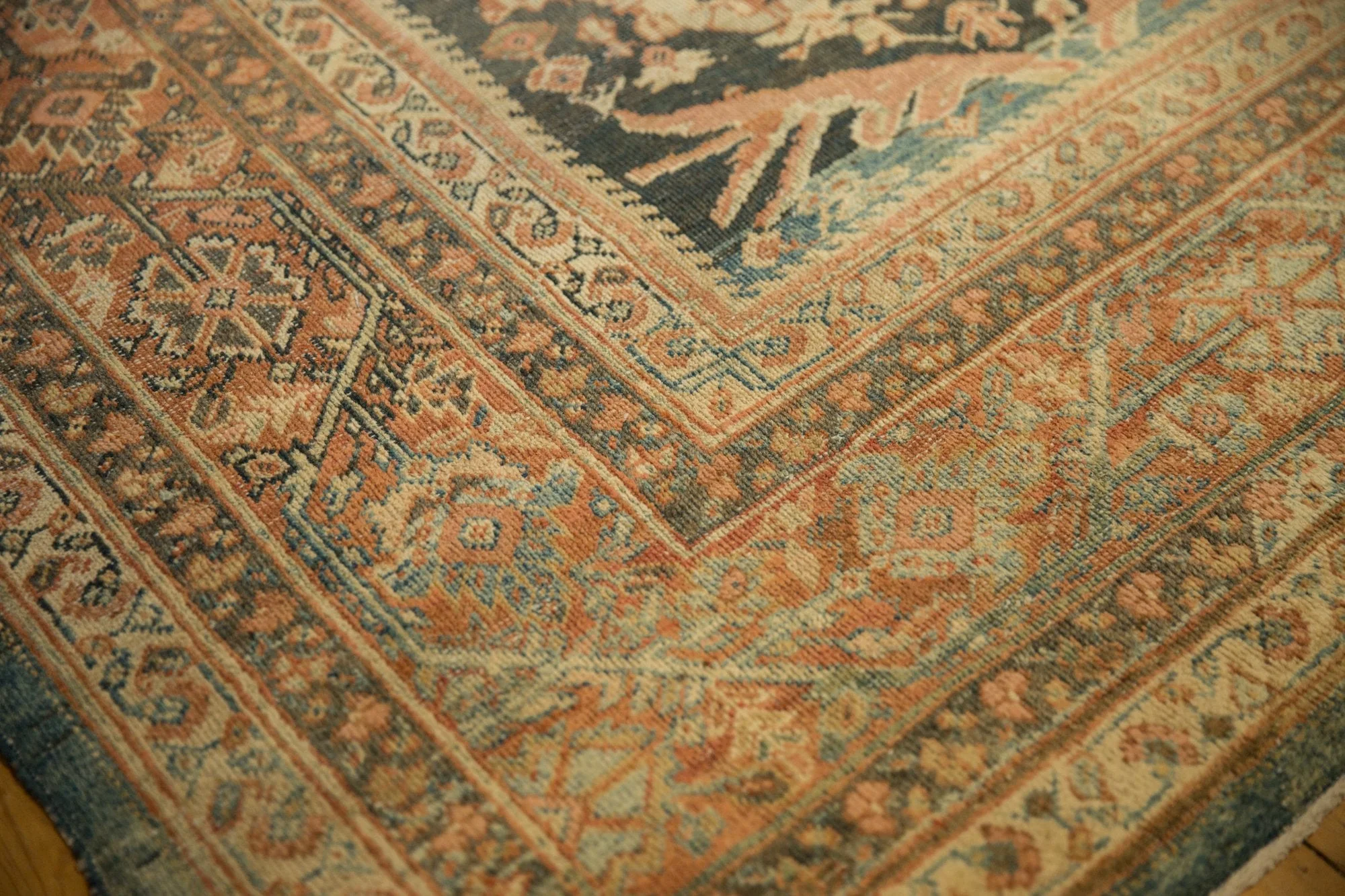 11x15.5 Vintage Distressed Mahal Carpet - Image 4