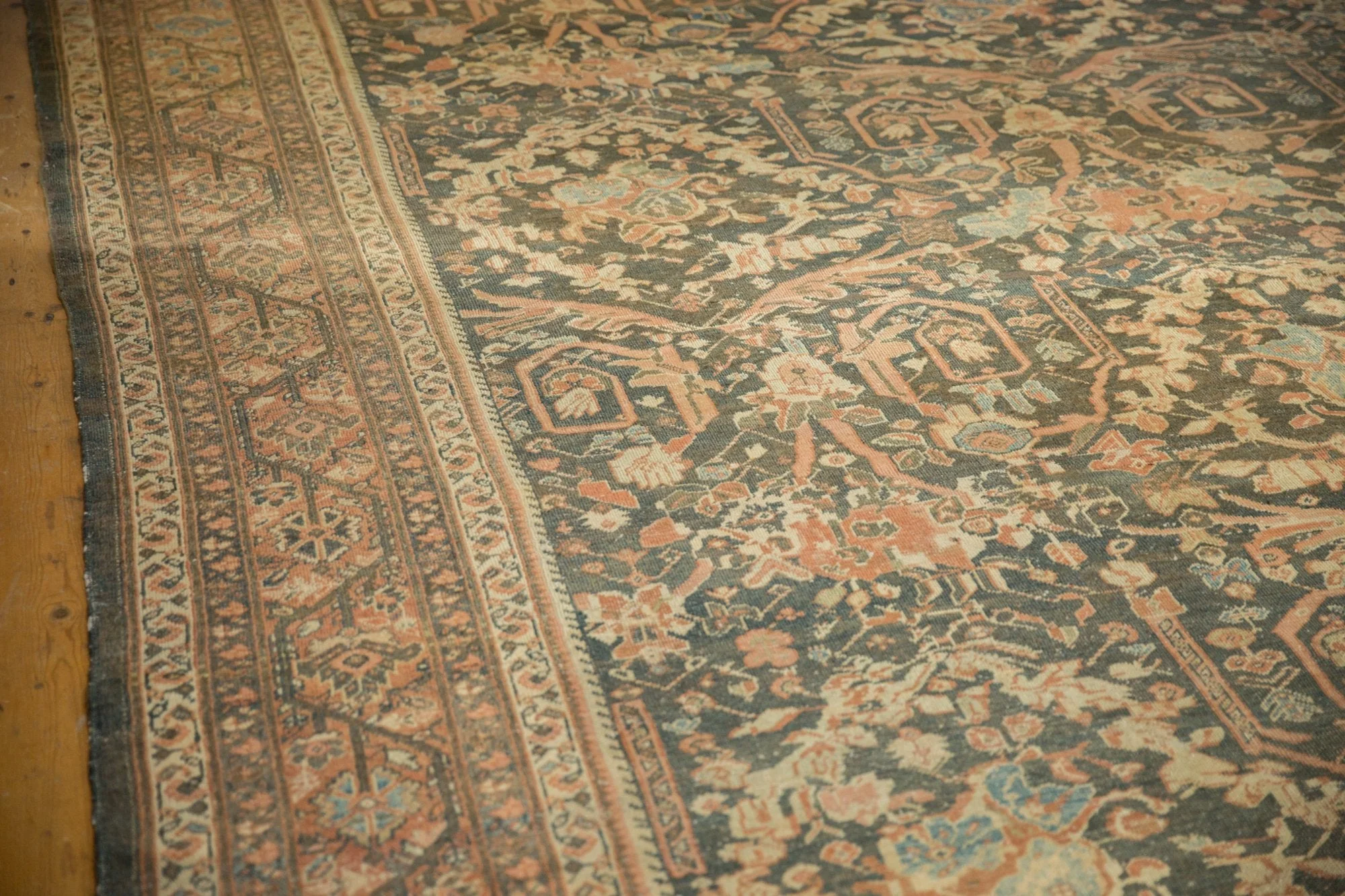 11x15.5 Vintage Distressed Mahal Carpet - Image 5