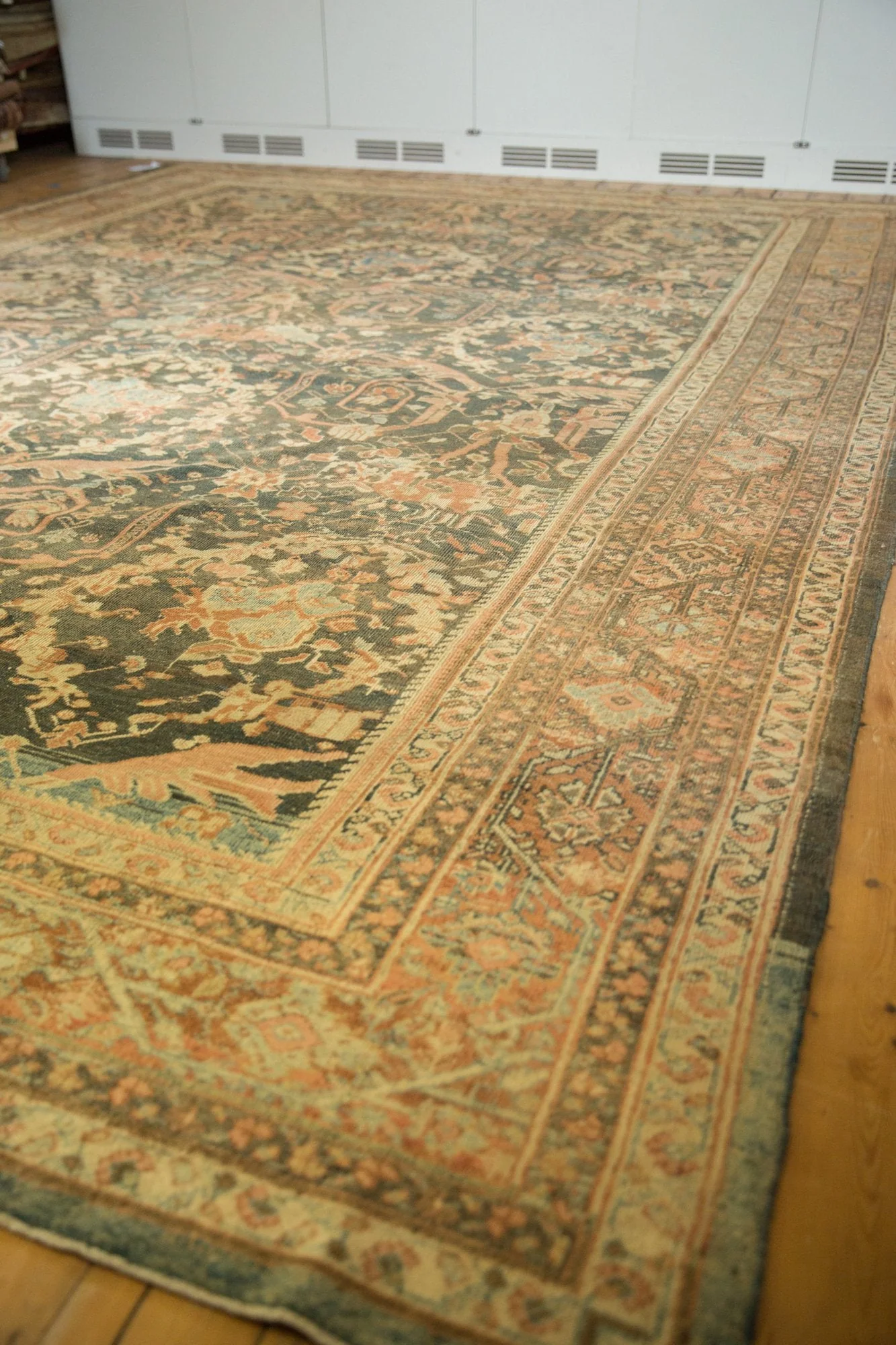 11x15.5 Vintage Distressed Mahal Carpet - Image 8