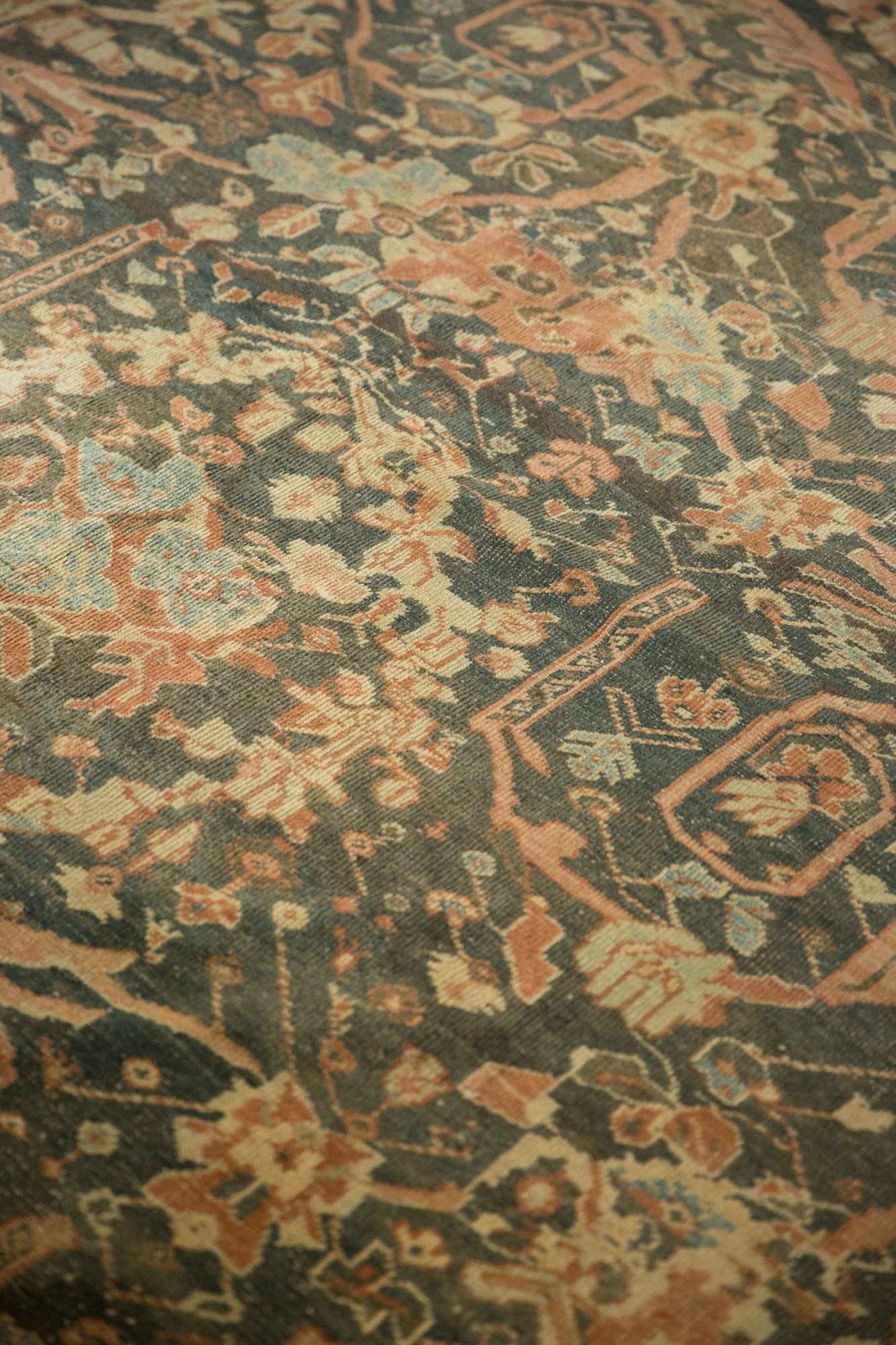 11x15.5 Vintage Distressed Mahal Carpet - Image 9